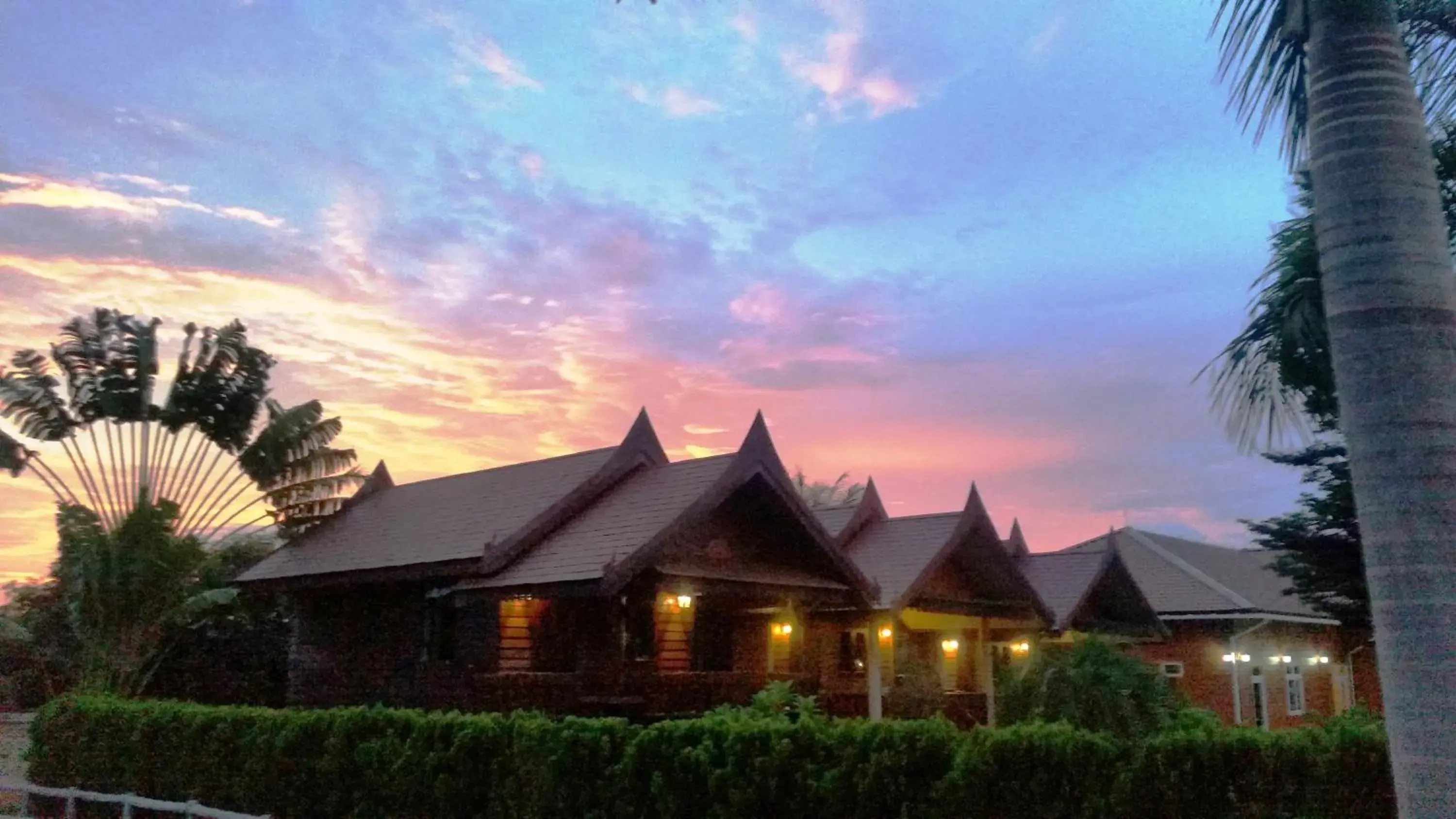 Deluxe Bungalow with Garden View in Pongsin Resort Deluxe Bungalow with Garden View in Pongsin Resort