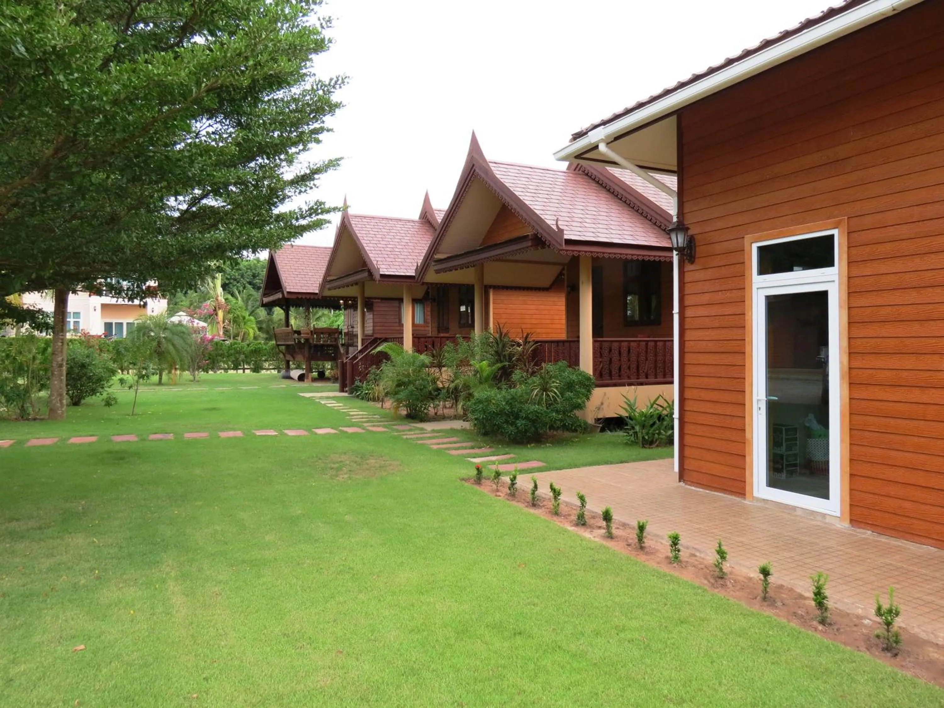 Property building in Pongsin Resort