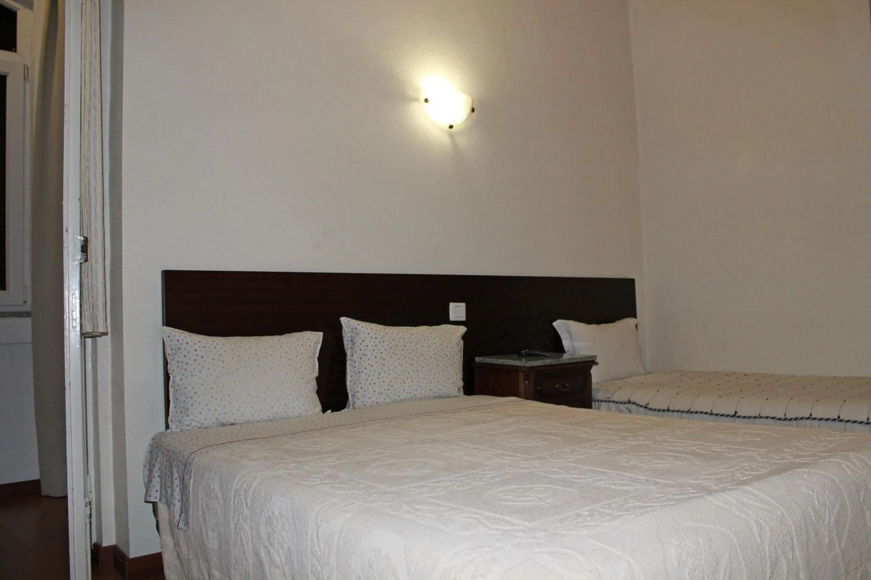 Photo of the whole room, Bed in Residencia Vale Formoso