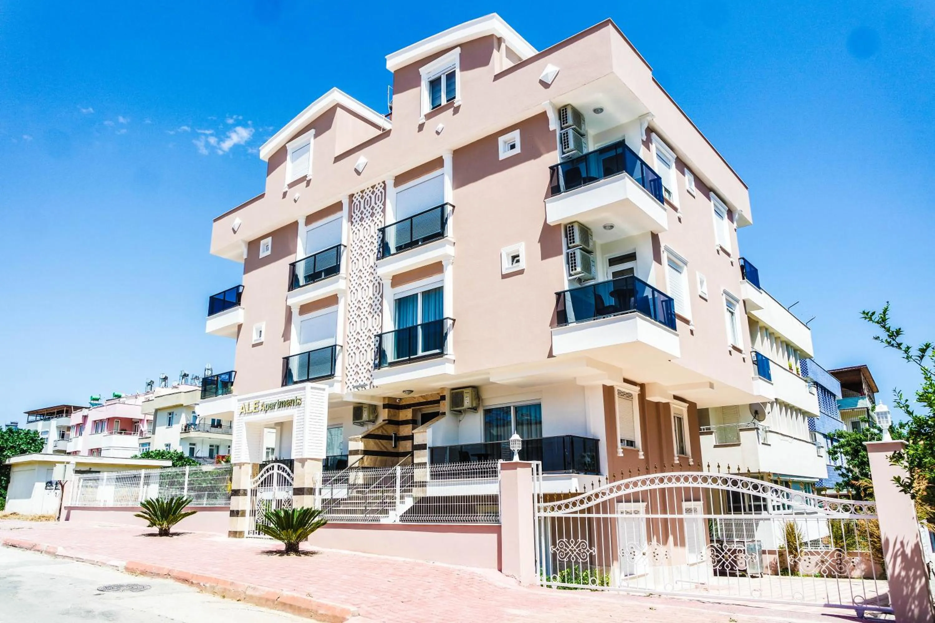Facade/entrance in Ale Apartments Hotel