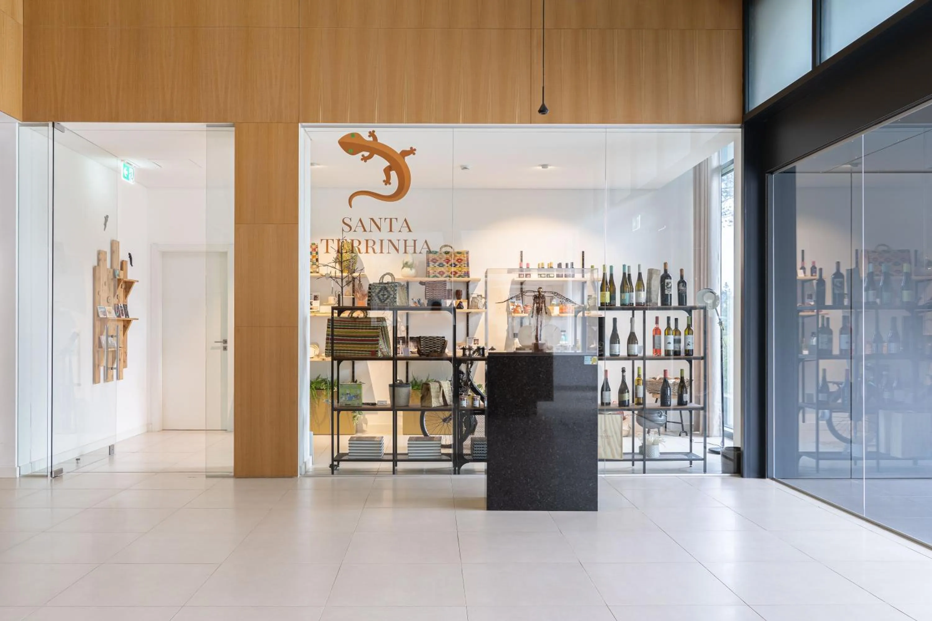 On-site shops in Pena Park Hotel