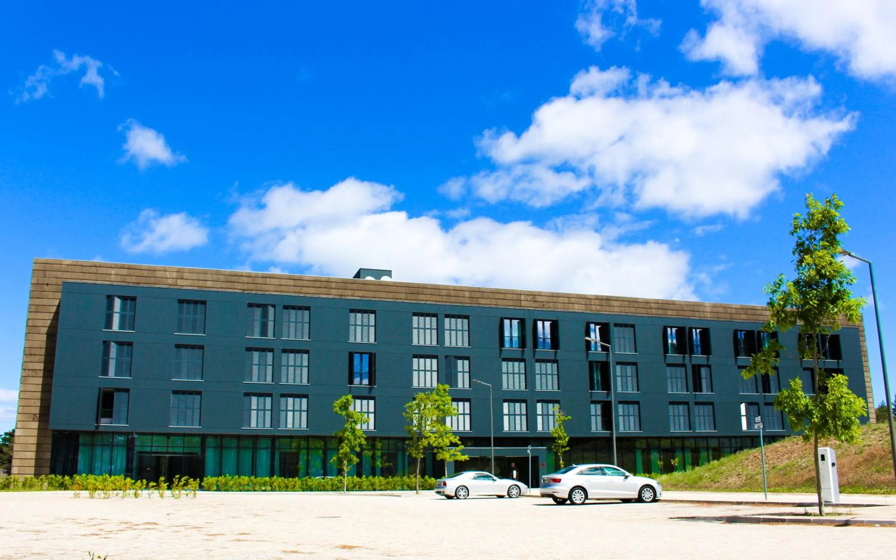 Facade/entrance in Pena Park Hotel
