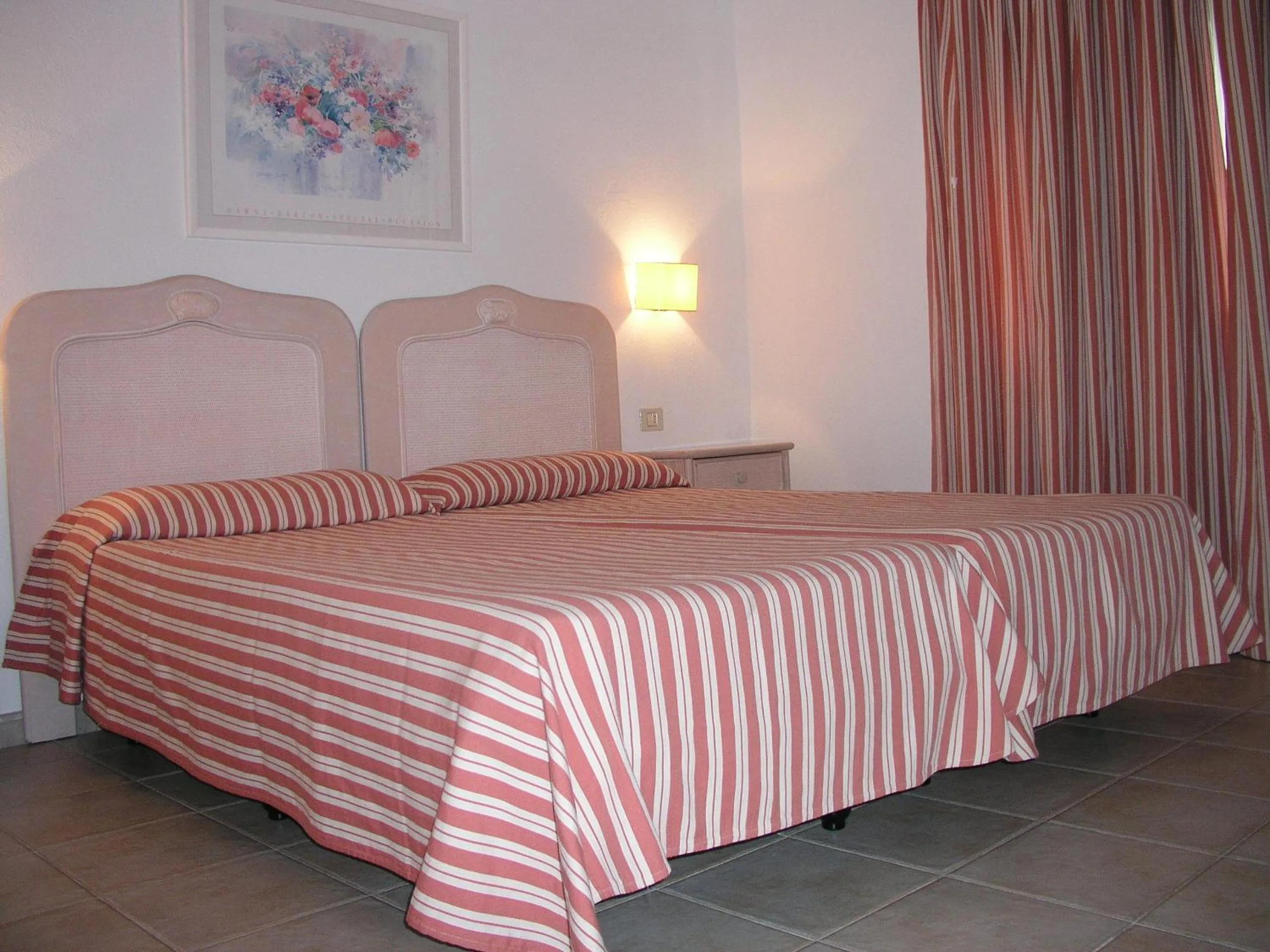 Photo of the whole room, Bed in La Villa