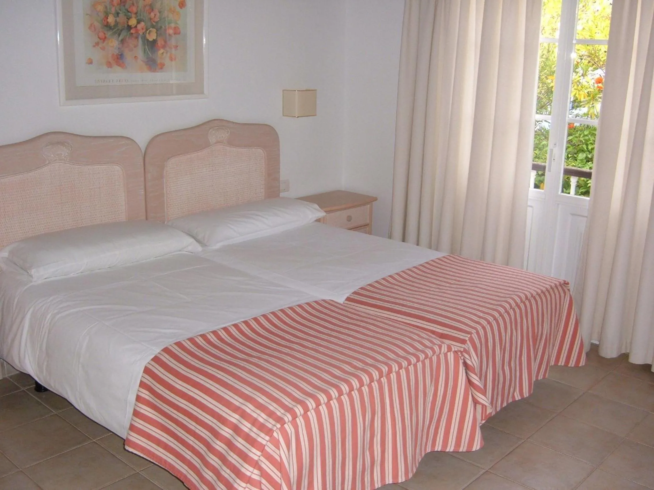 Photo of the whole room, Bed in La Villa