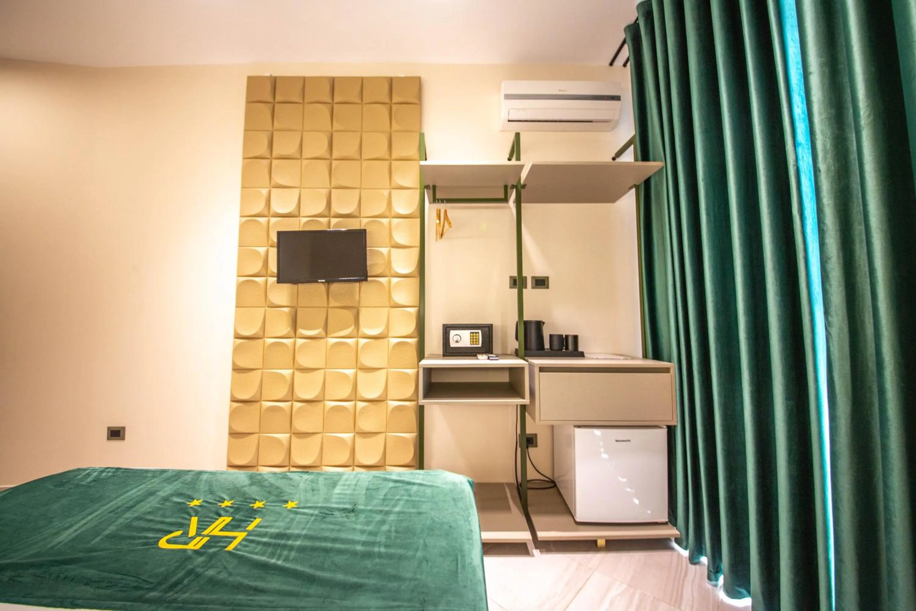 Bedroom in Hotel Royal