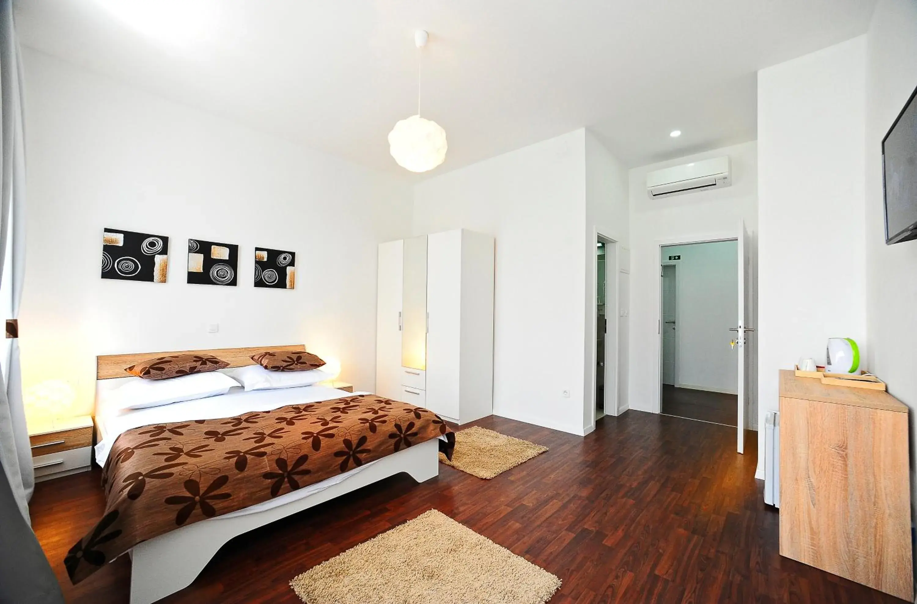 Valenti rooms Valenti rooms