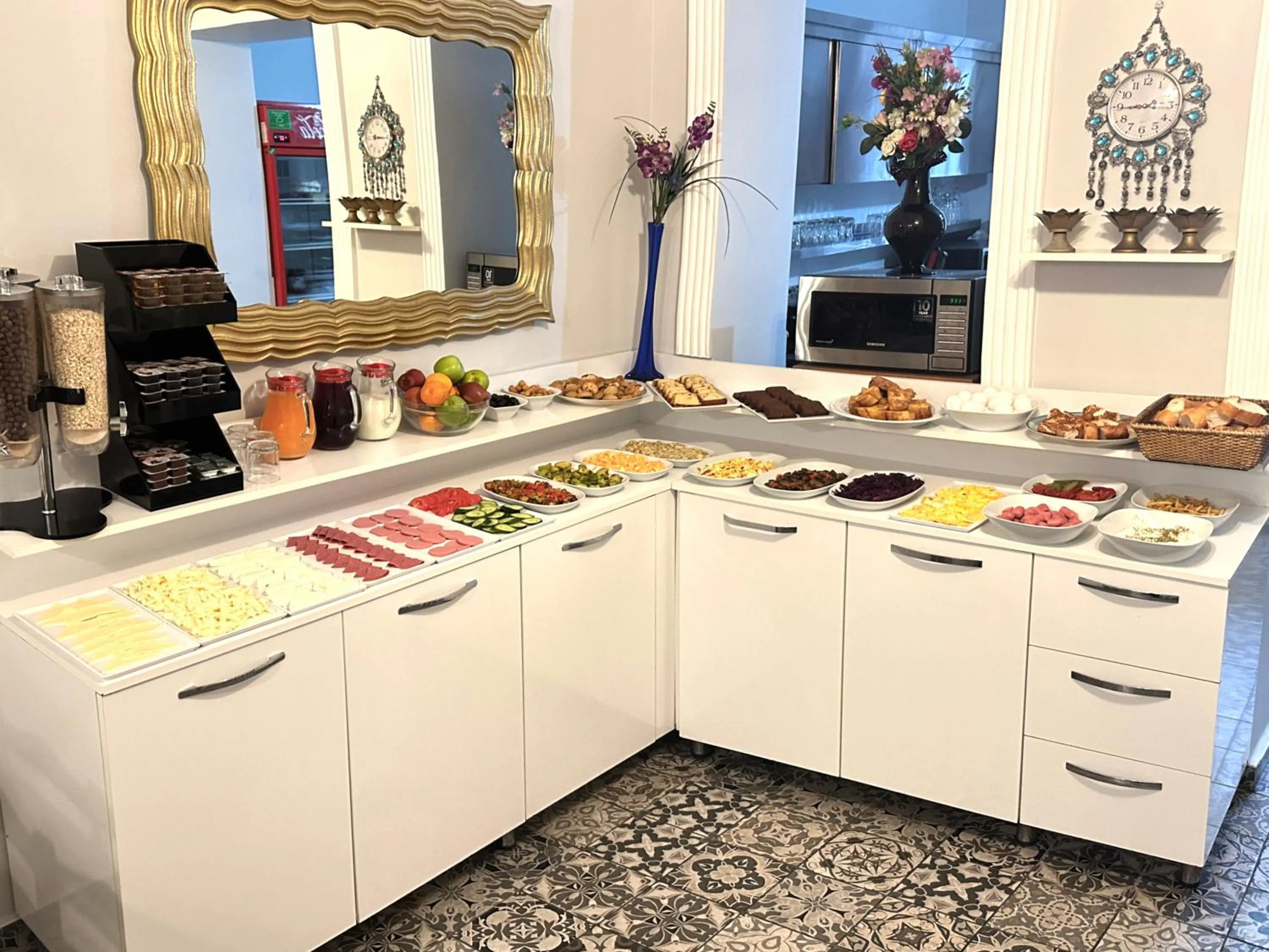 Food and drinks in Modern Sultan Hotel