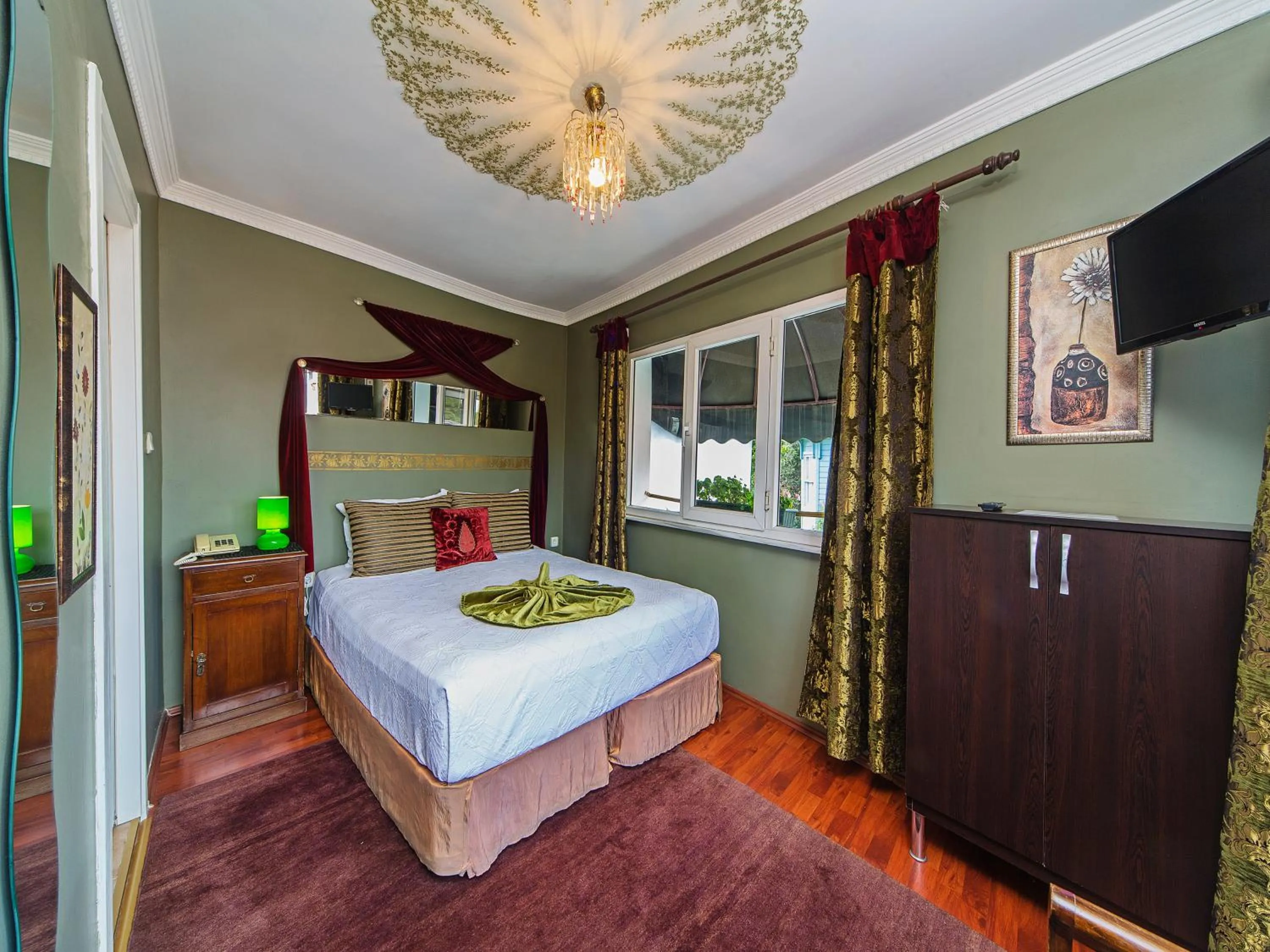 Photo of the whole room, Bed in Modern Sultan Hotel