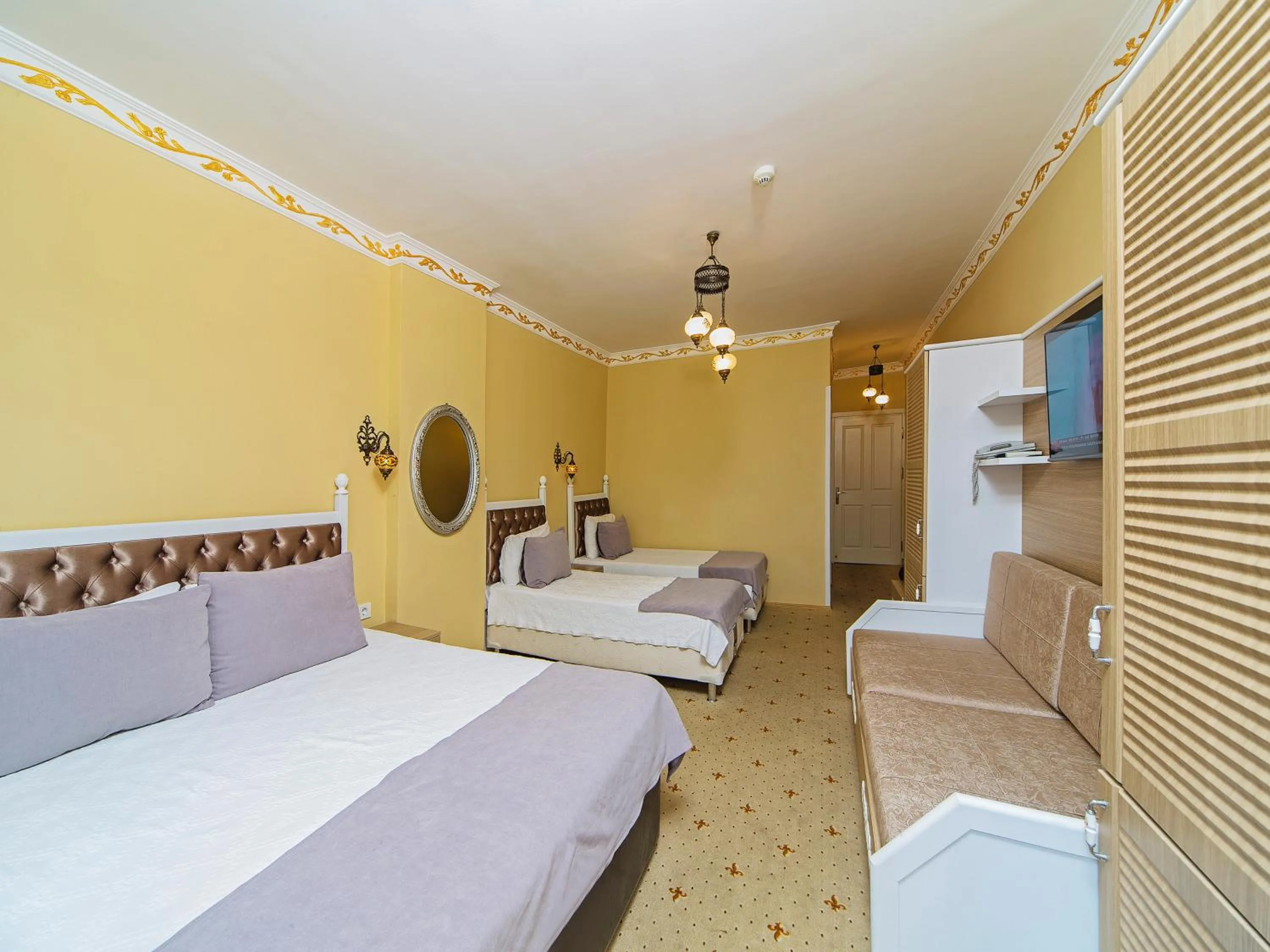 Photo of the whole room, Bed in Modern Sultan Hotel