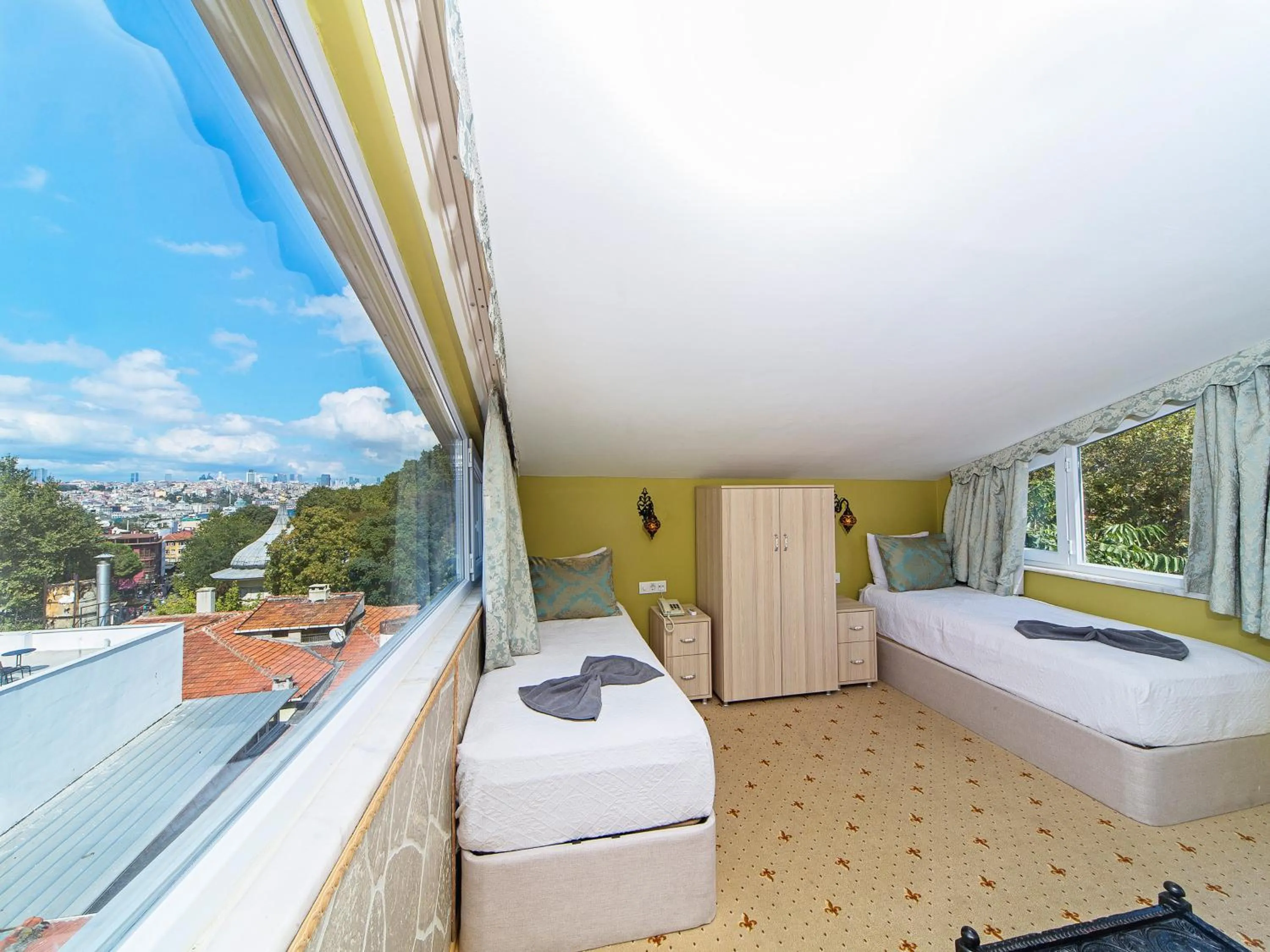 Photo of the whole room in Modern Sultan Hotel