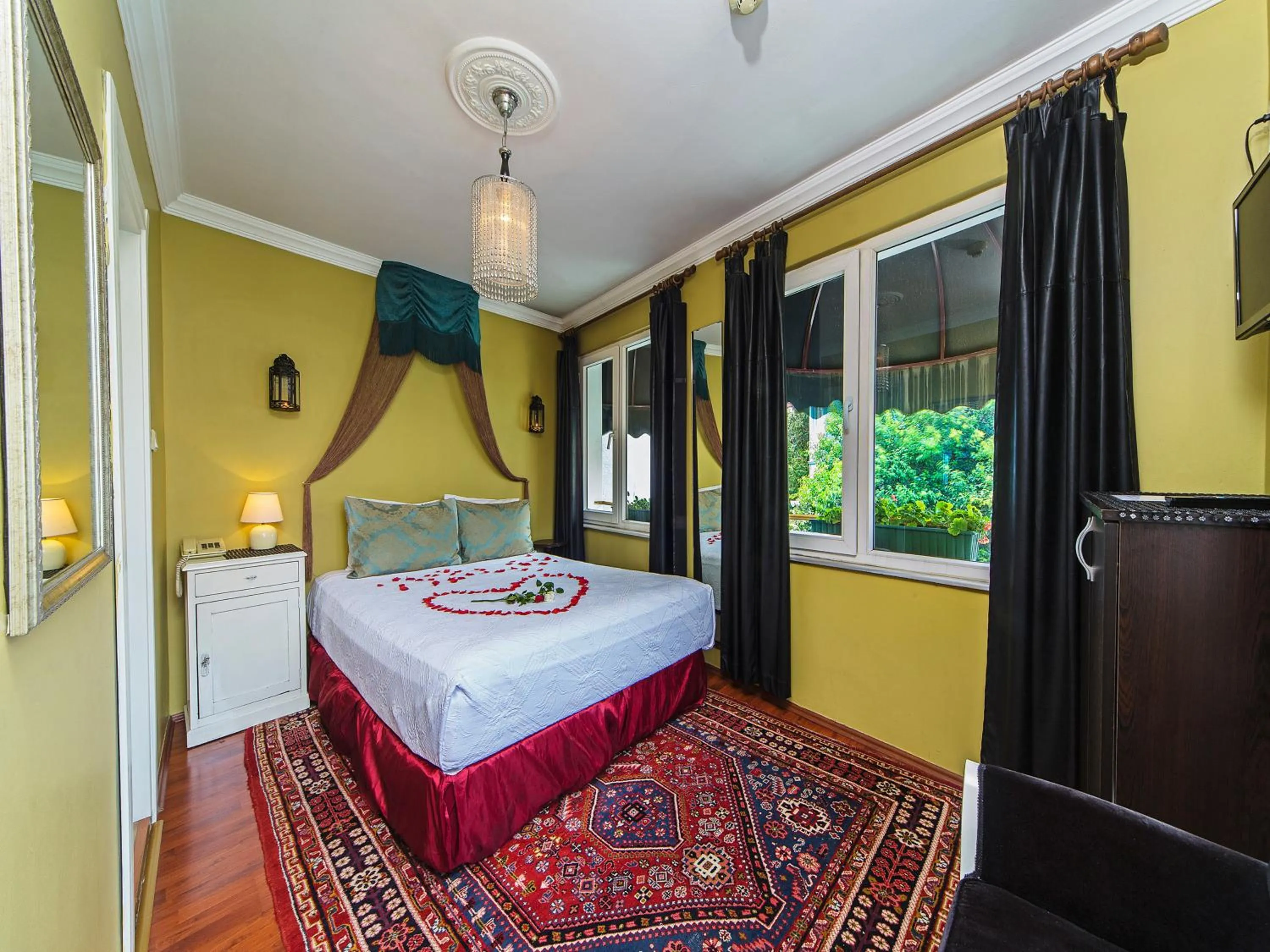 Photo of the whole room, Bed in Modern Sultan Hotel