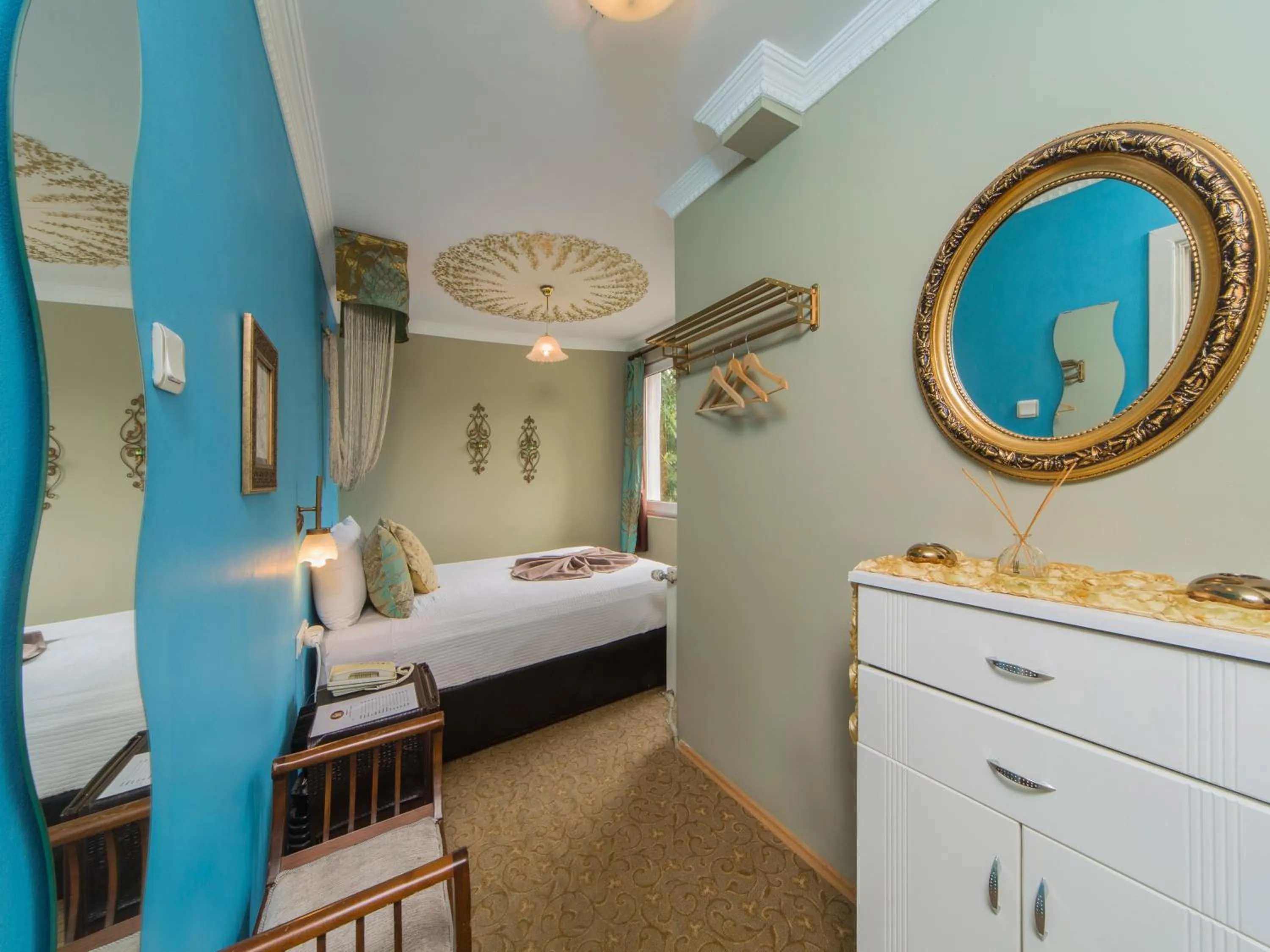 Photo of the whole room, Bed in Modern Sultan Hotel