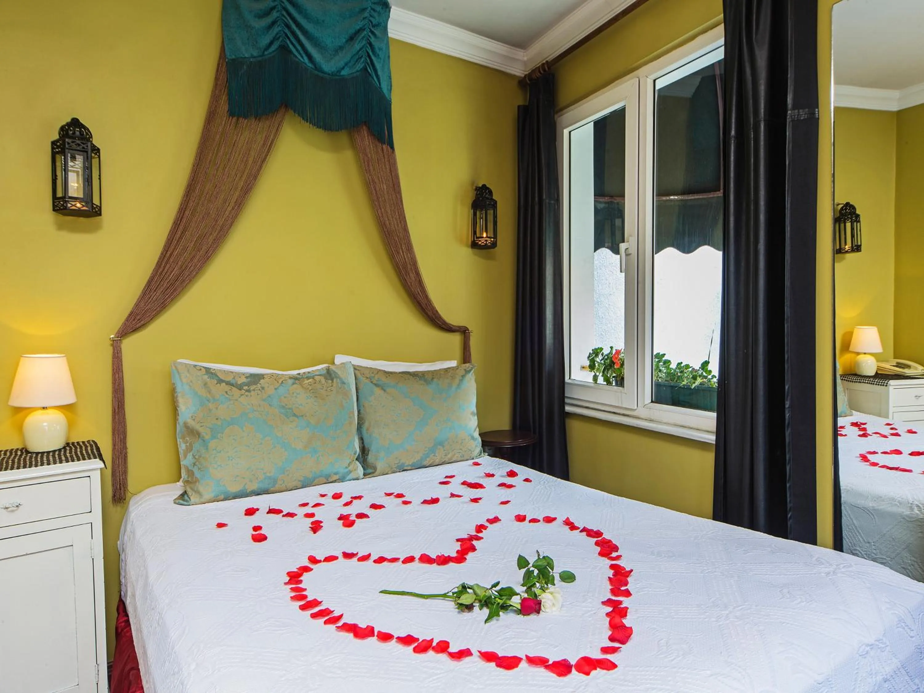 Photo of the whole room, Bed in Modern Sultan Hotel