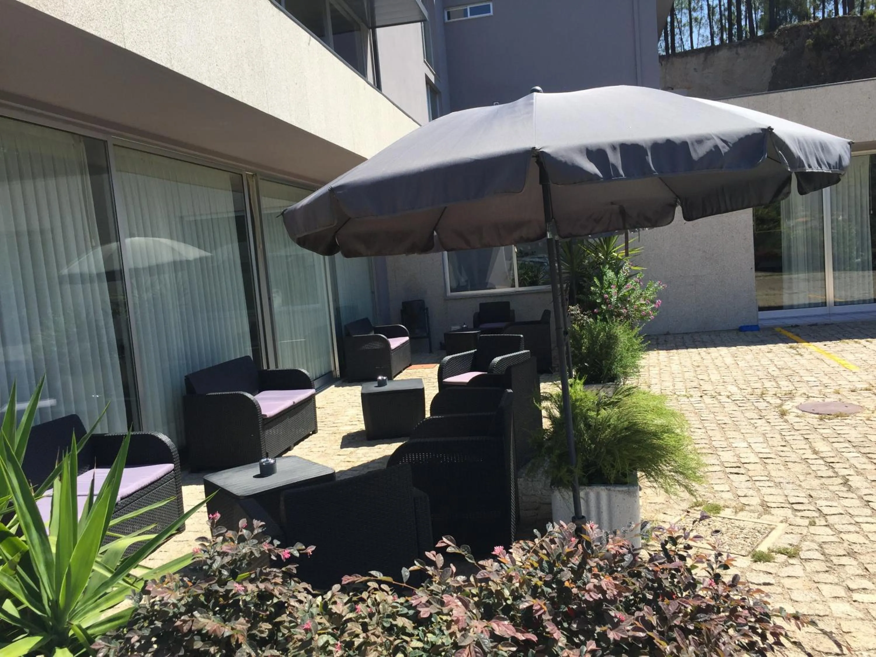 Property building in Hotel Eco Salvador