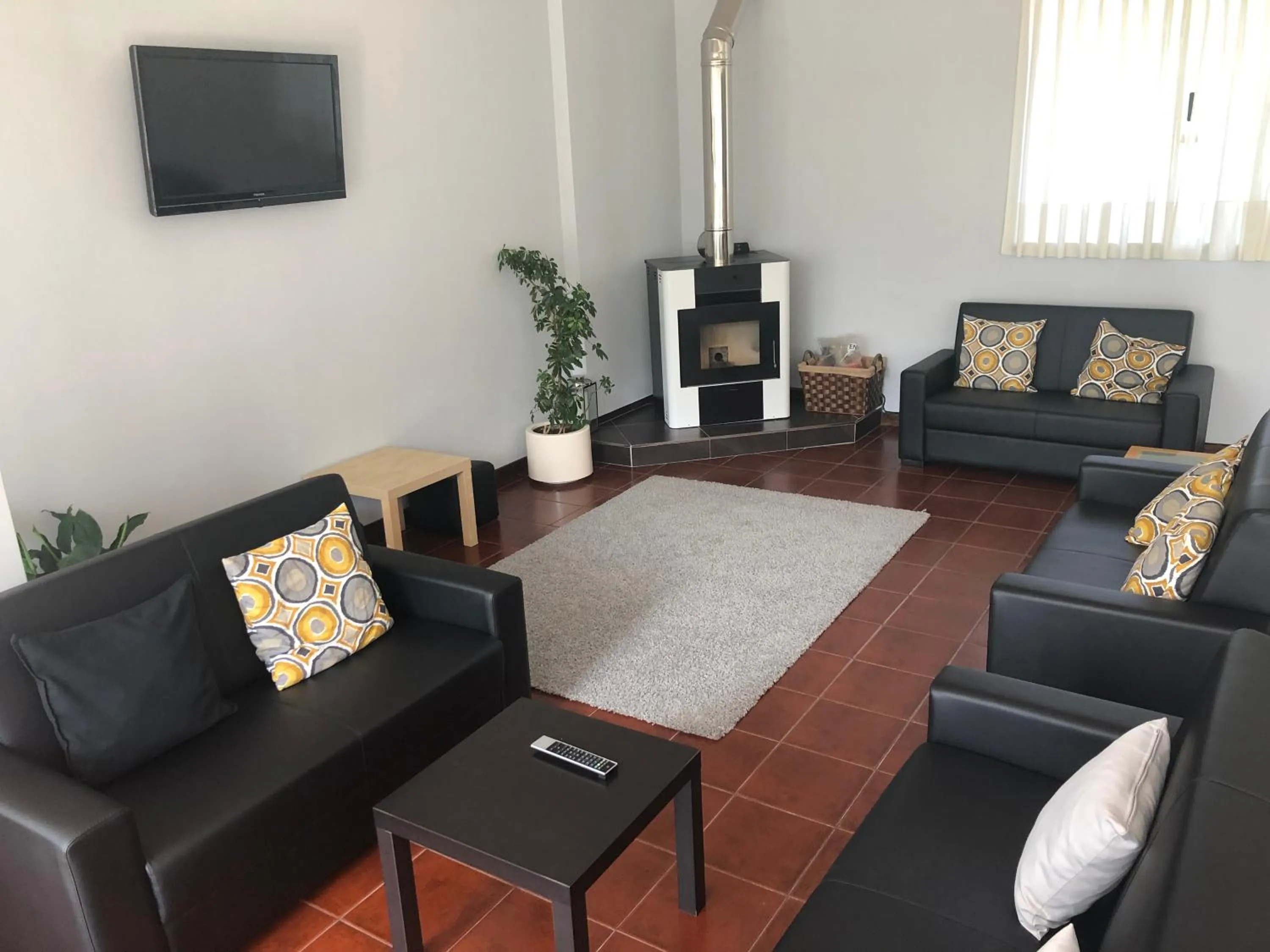 Communal lounge/ TV room in Hotel Eco Salvador