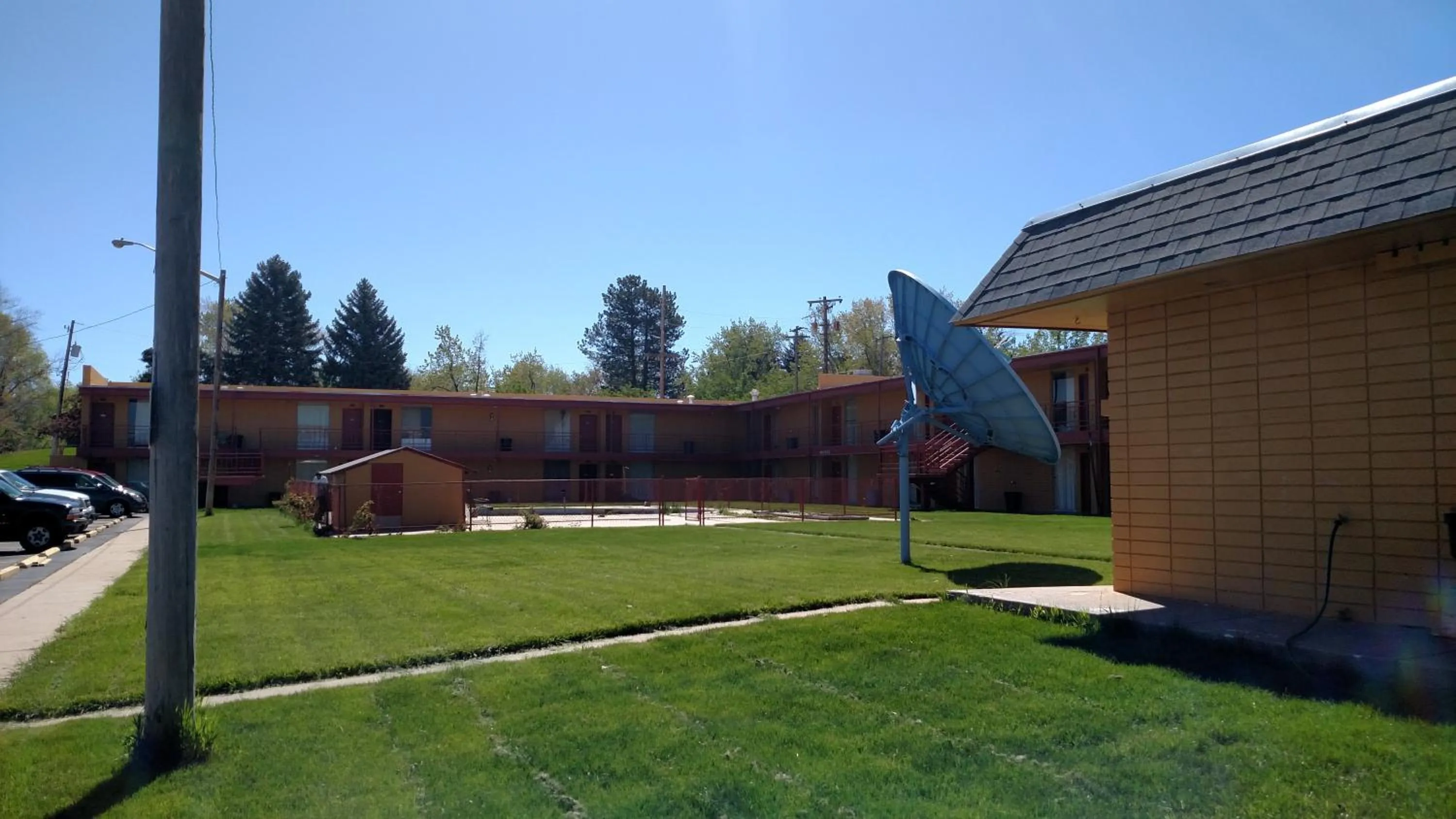 Facade/entrance in Essex House Motel