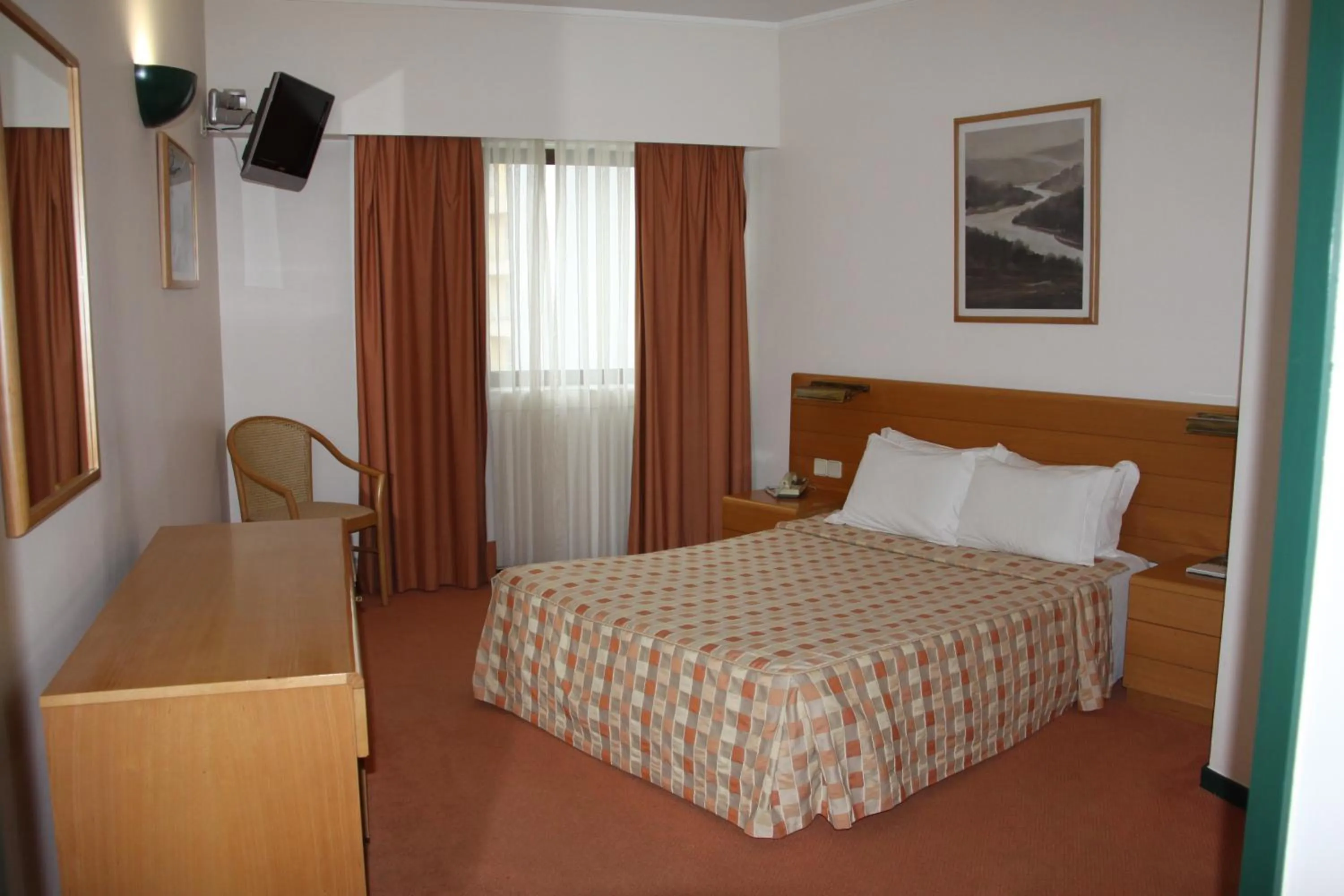 Photo of the whole room, Bed in Hotel Douro
