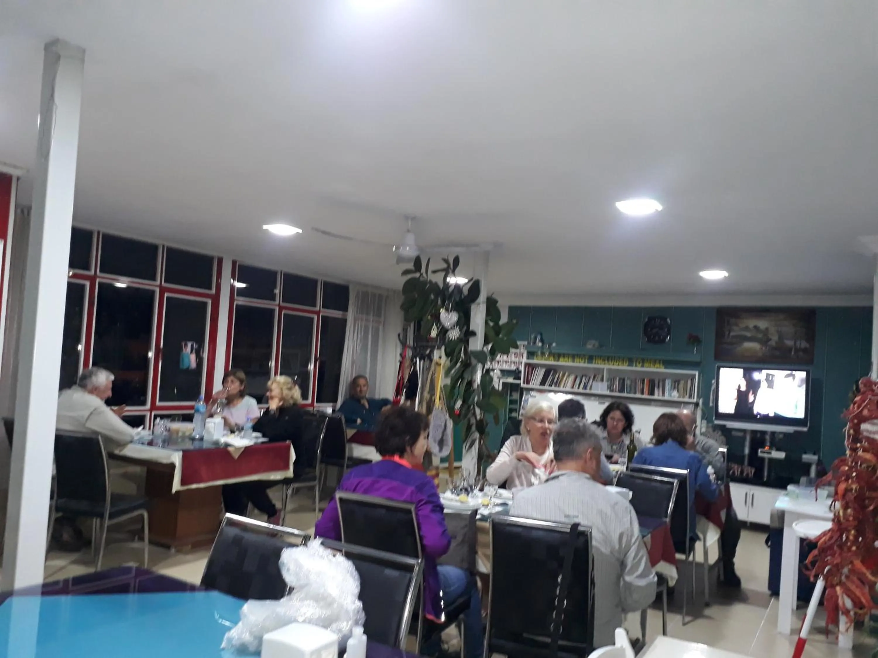 Restaurant/places to eat in Aspawa Hotel