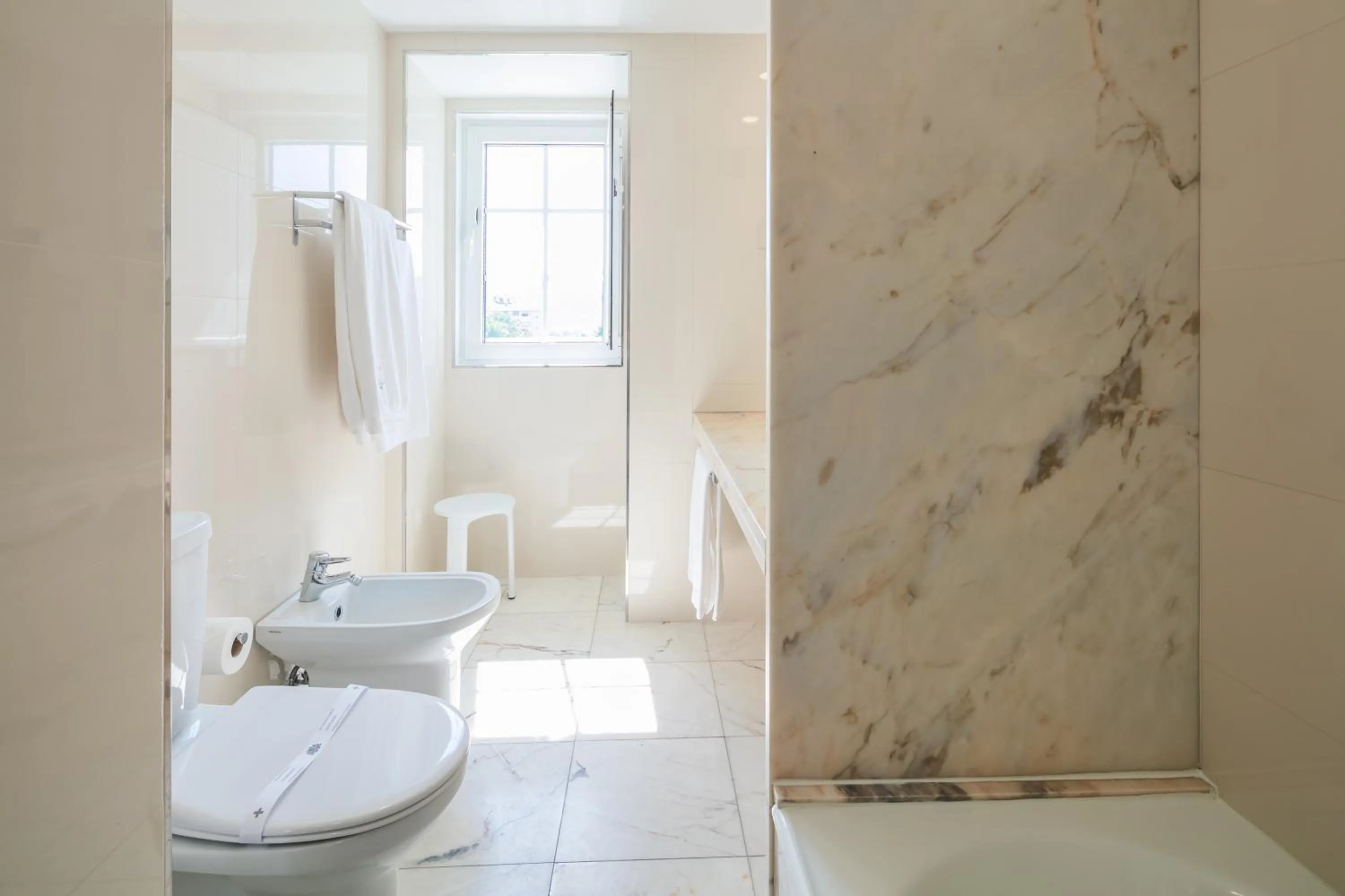 Toilet in Forte de São Francisco Hotel Chaves