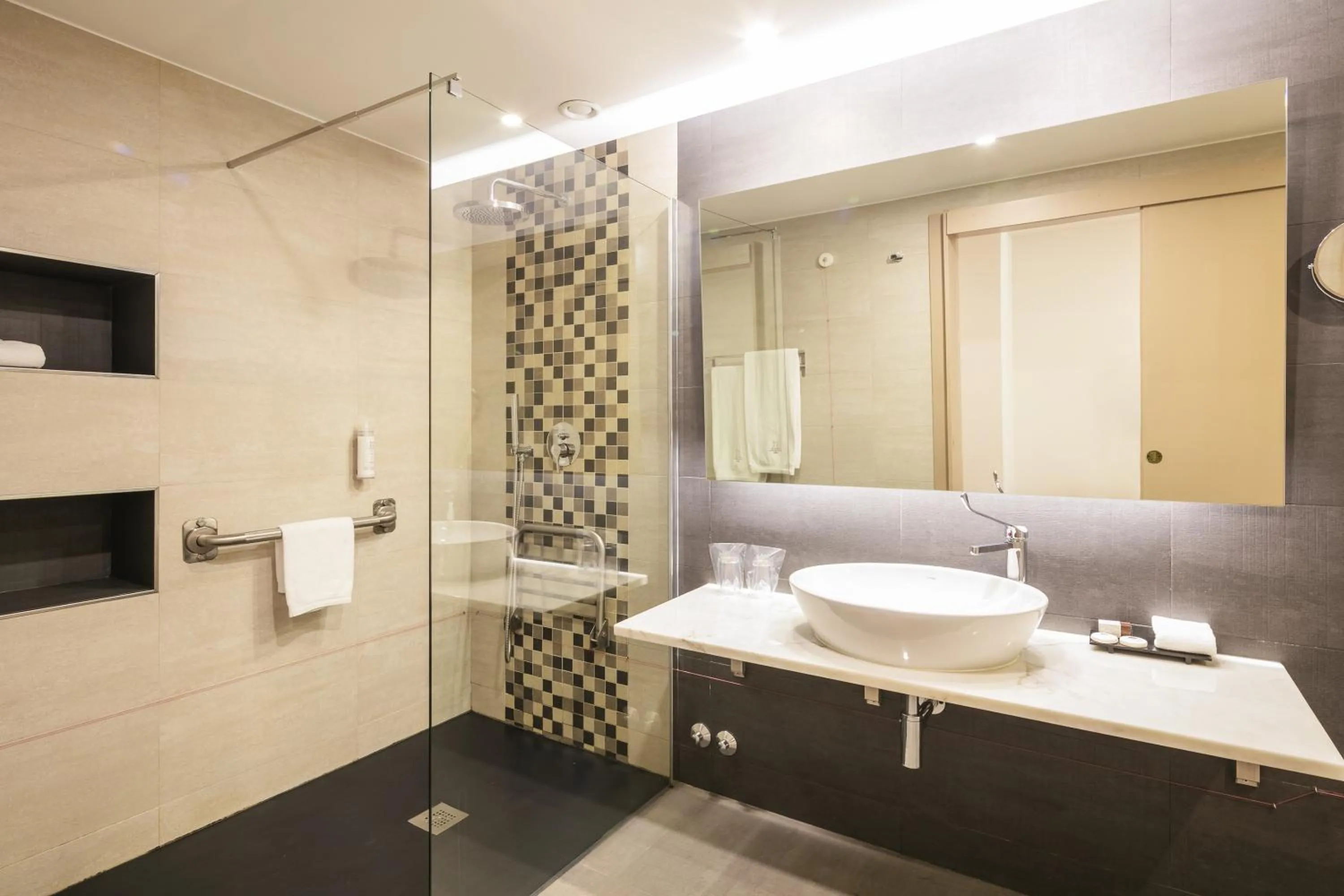 Shower in Forte de São Francisco Hotel Chaves