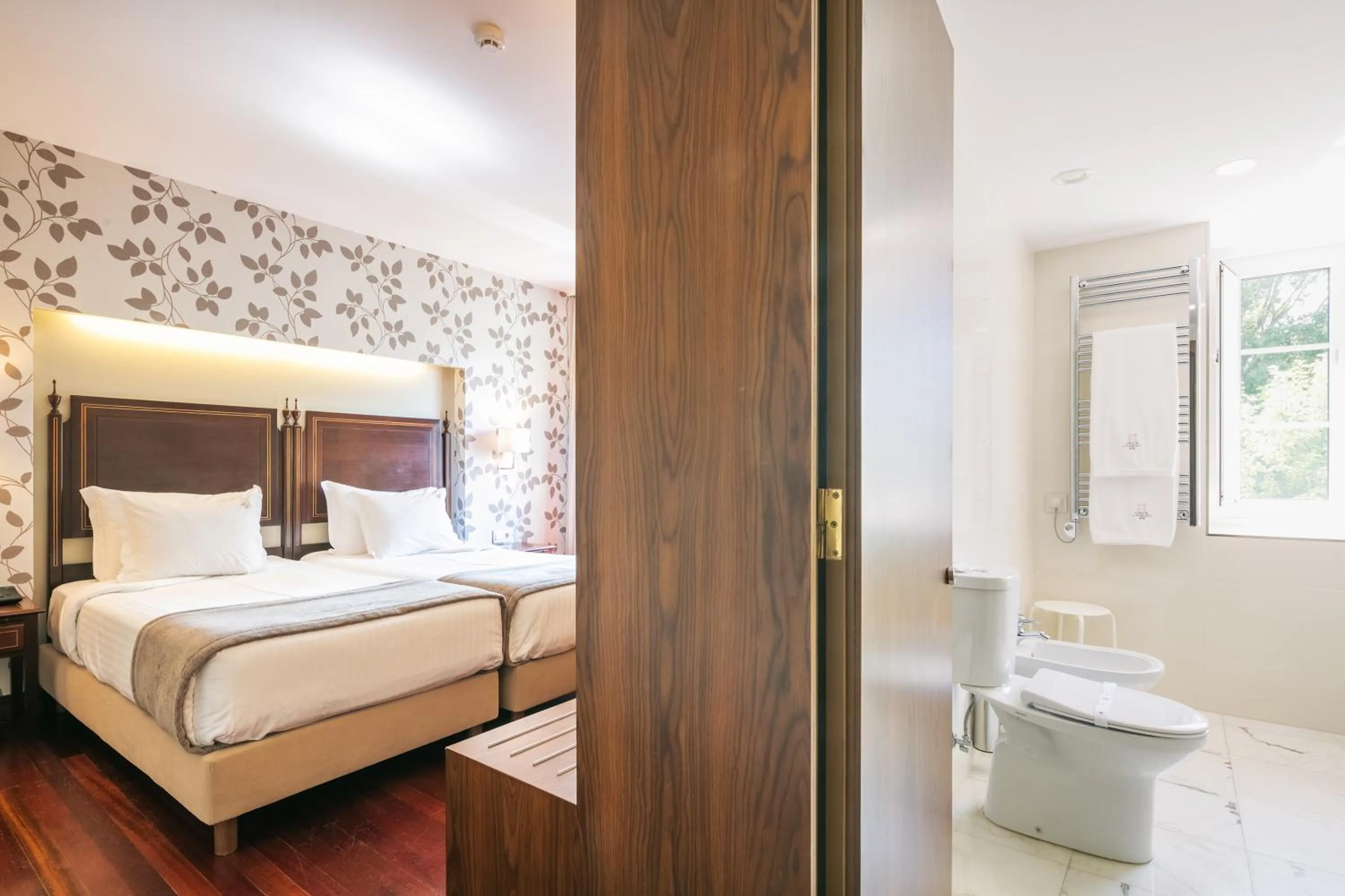 Toilet, Bed in Forte de São Francisco Hotel Chaves