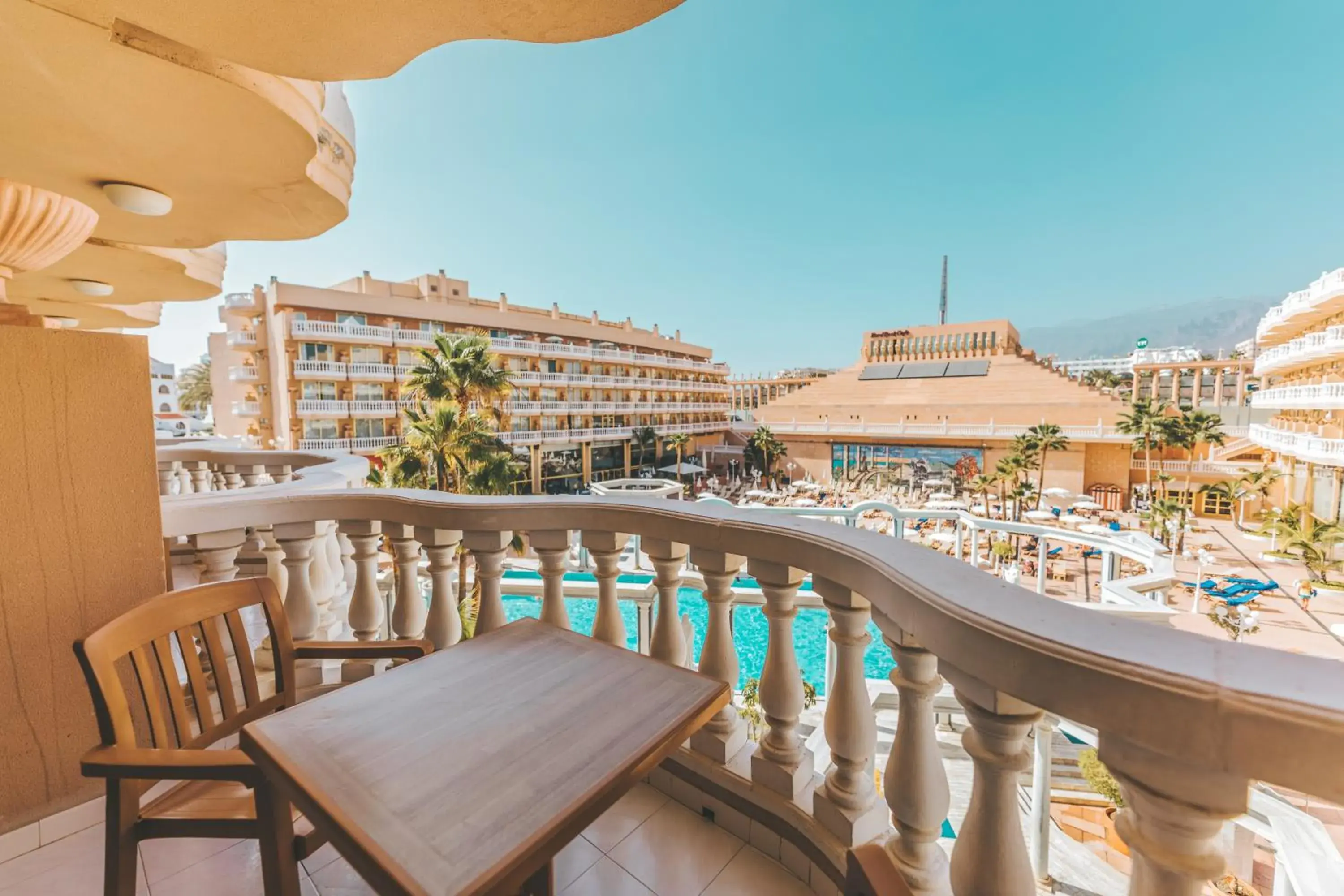 Twin Room with Pool View in Hotel Cleopatra Palace Twin Room with Pool View in Hotel Cleopatra Palace