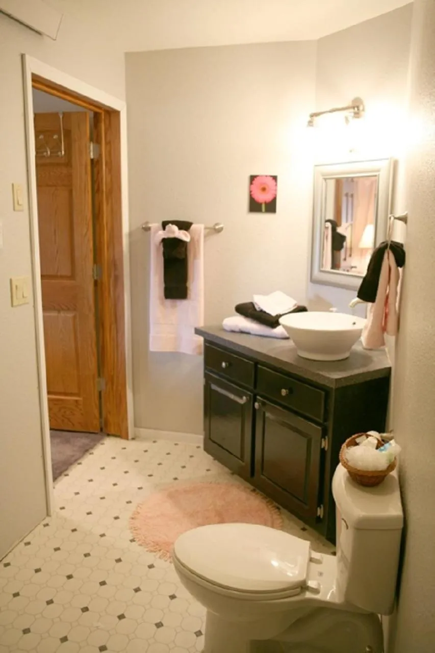 Deluxe Queen Room in Sawin' Logs Inn