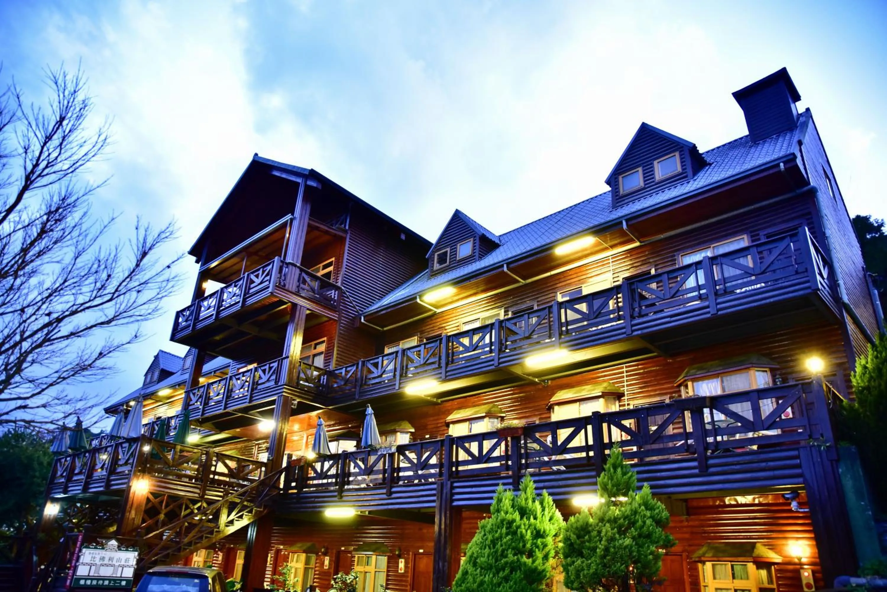 Property building in Beverly B&B