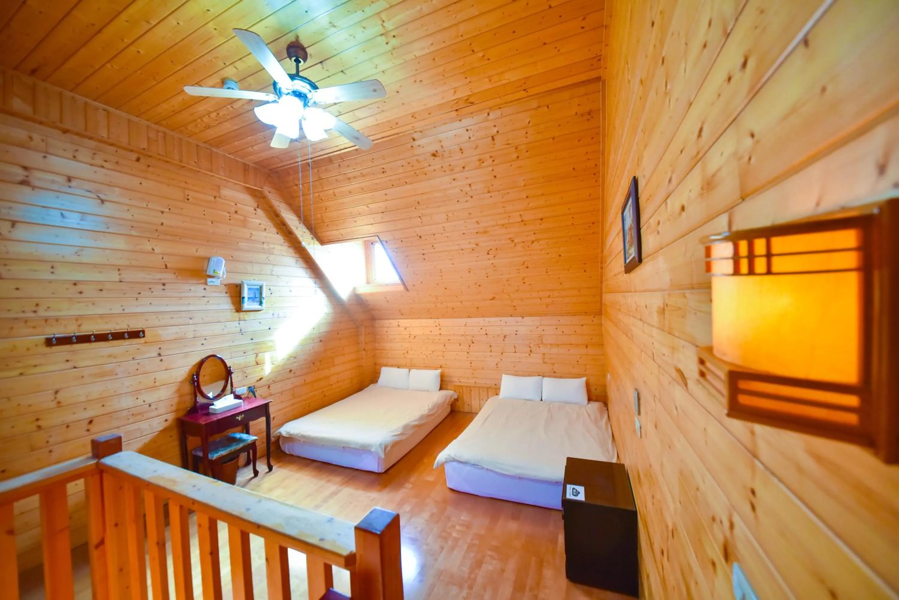 bunk bed, Bed in Beverly B&B