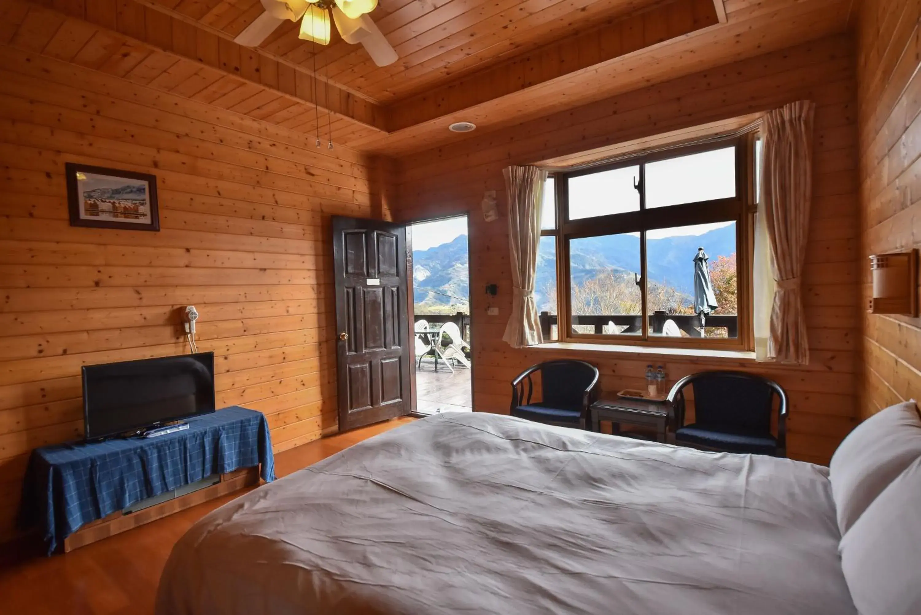 Double Room with Mountain View in Beverly B&B Double Room with Mountain View in Beverly B&B