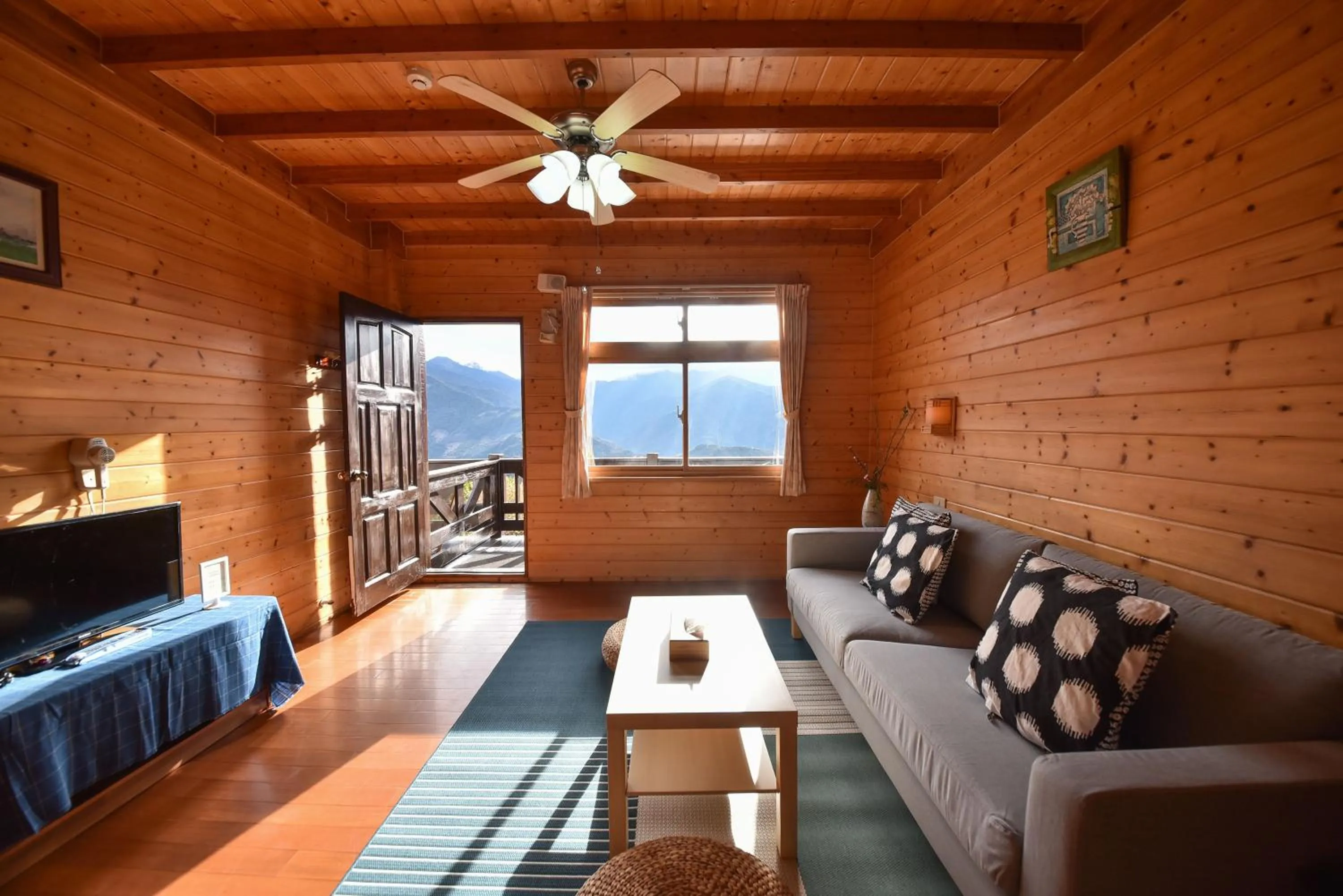 Living room in Beverly B&B