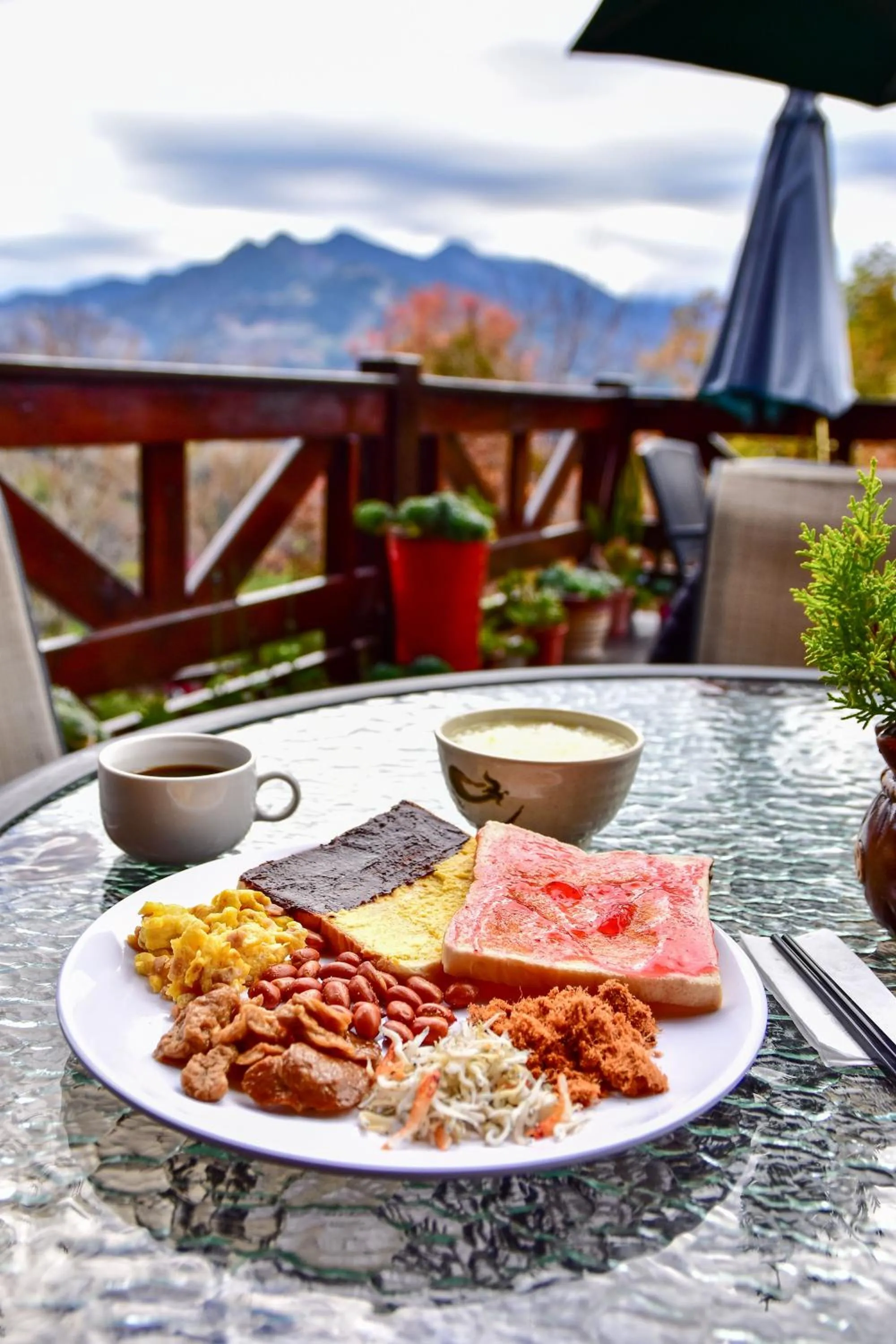 Breakfast in Beverly B&B
