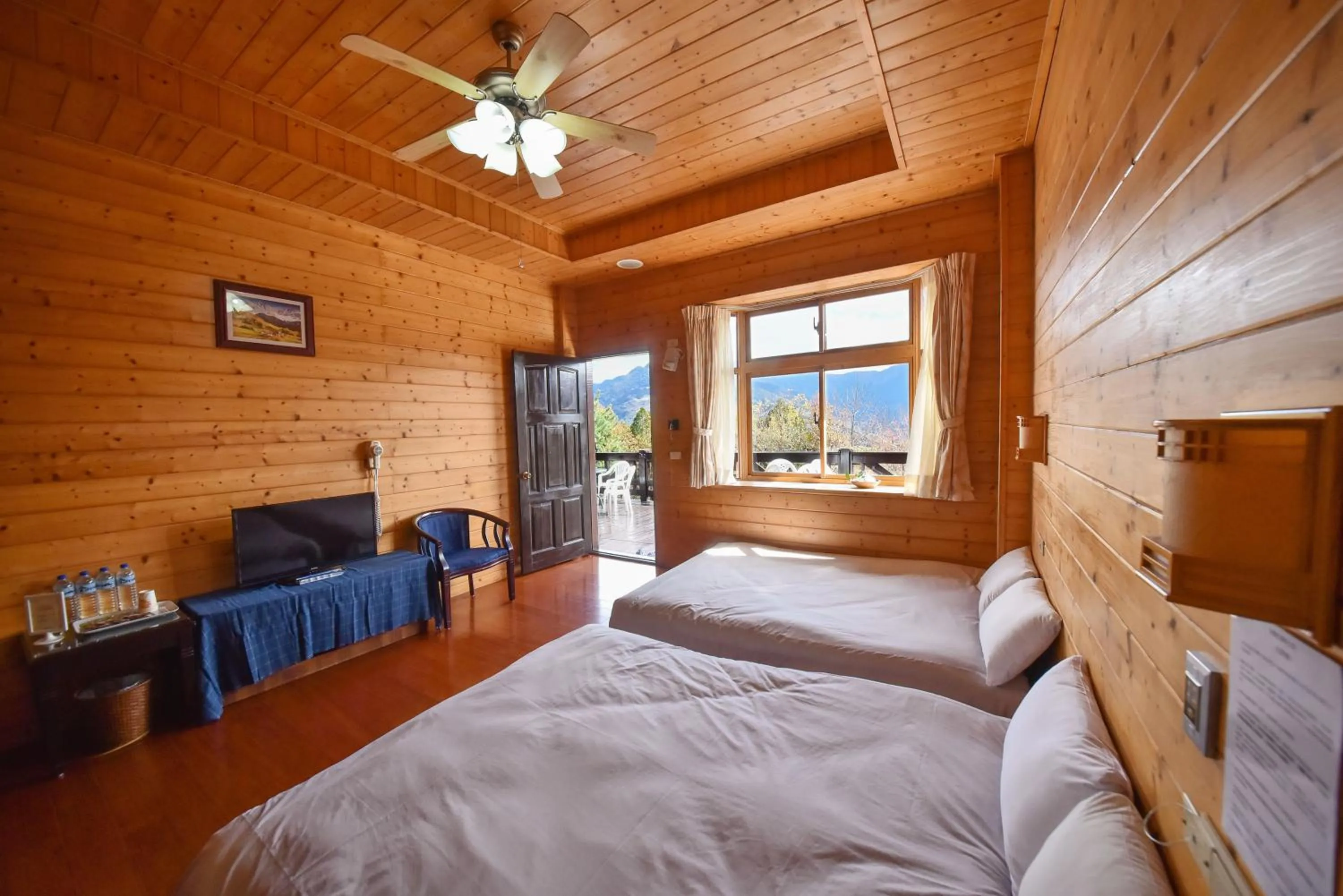 bunk bed, Bed in Beverly B&B