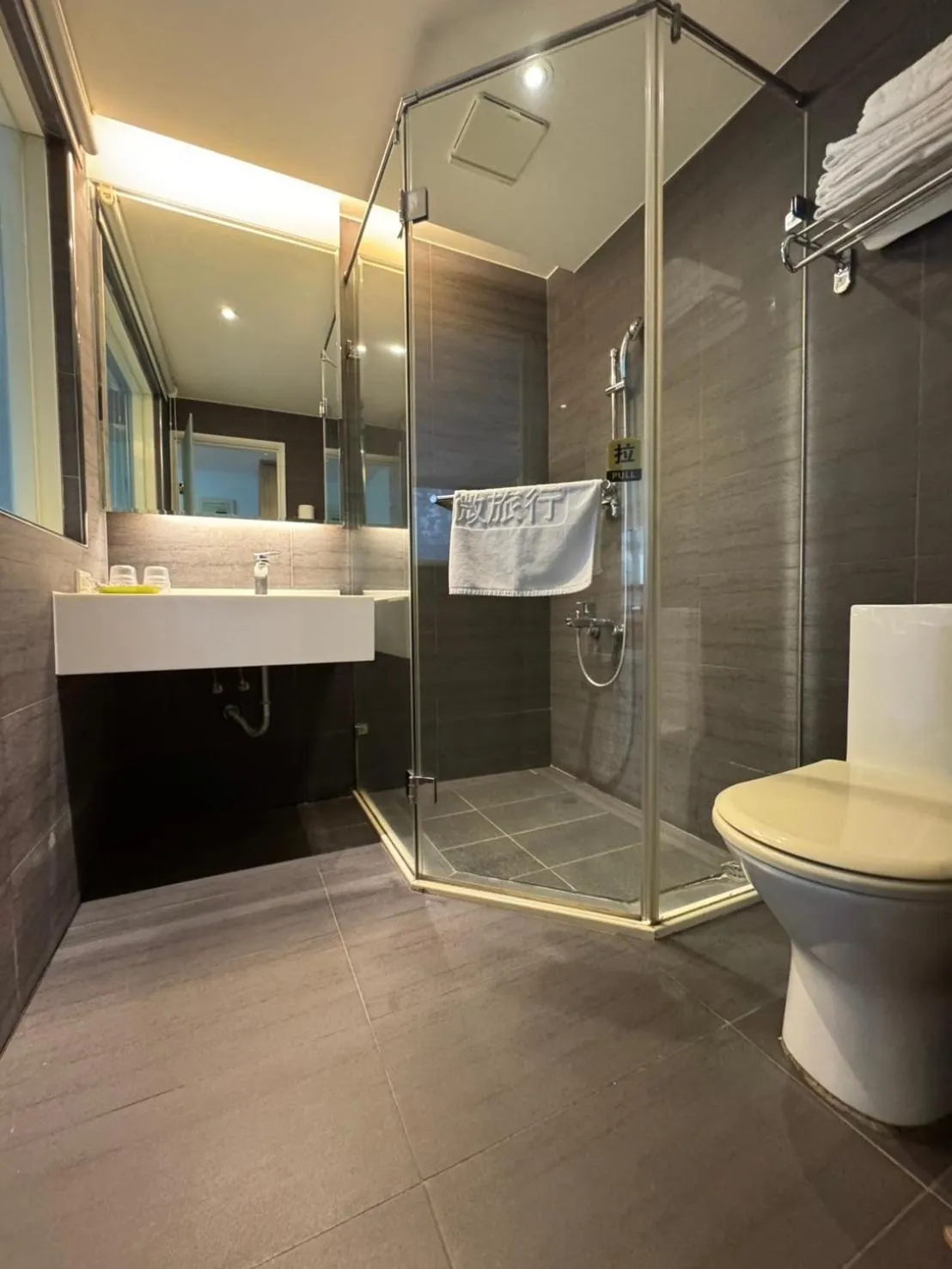 Photo of the whole room in Travel Light Hotel