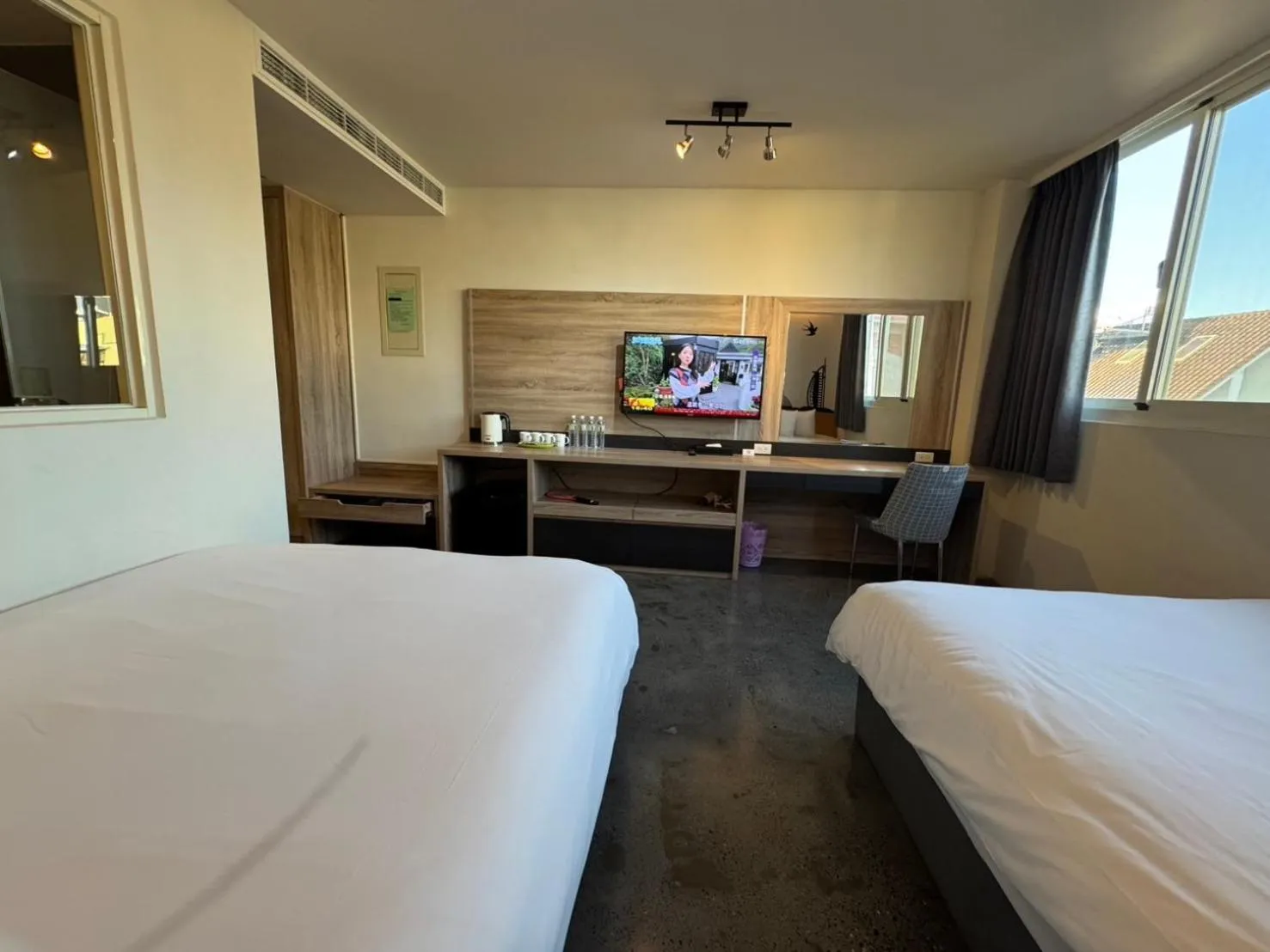 Photo of the whole room, Bed in Travel Light Hotel