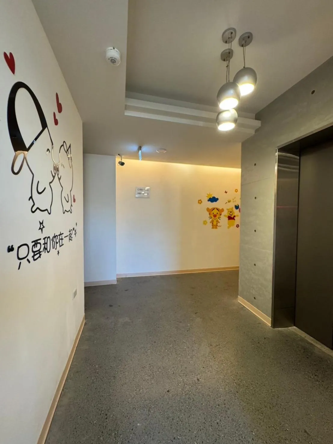 Restaurant/places to eat in Travel Light Hotel