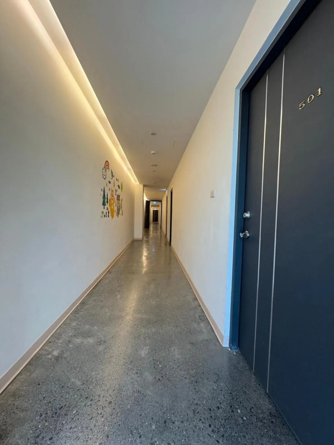 Restaurant/places to eat in Travel Light Hotel