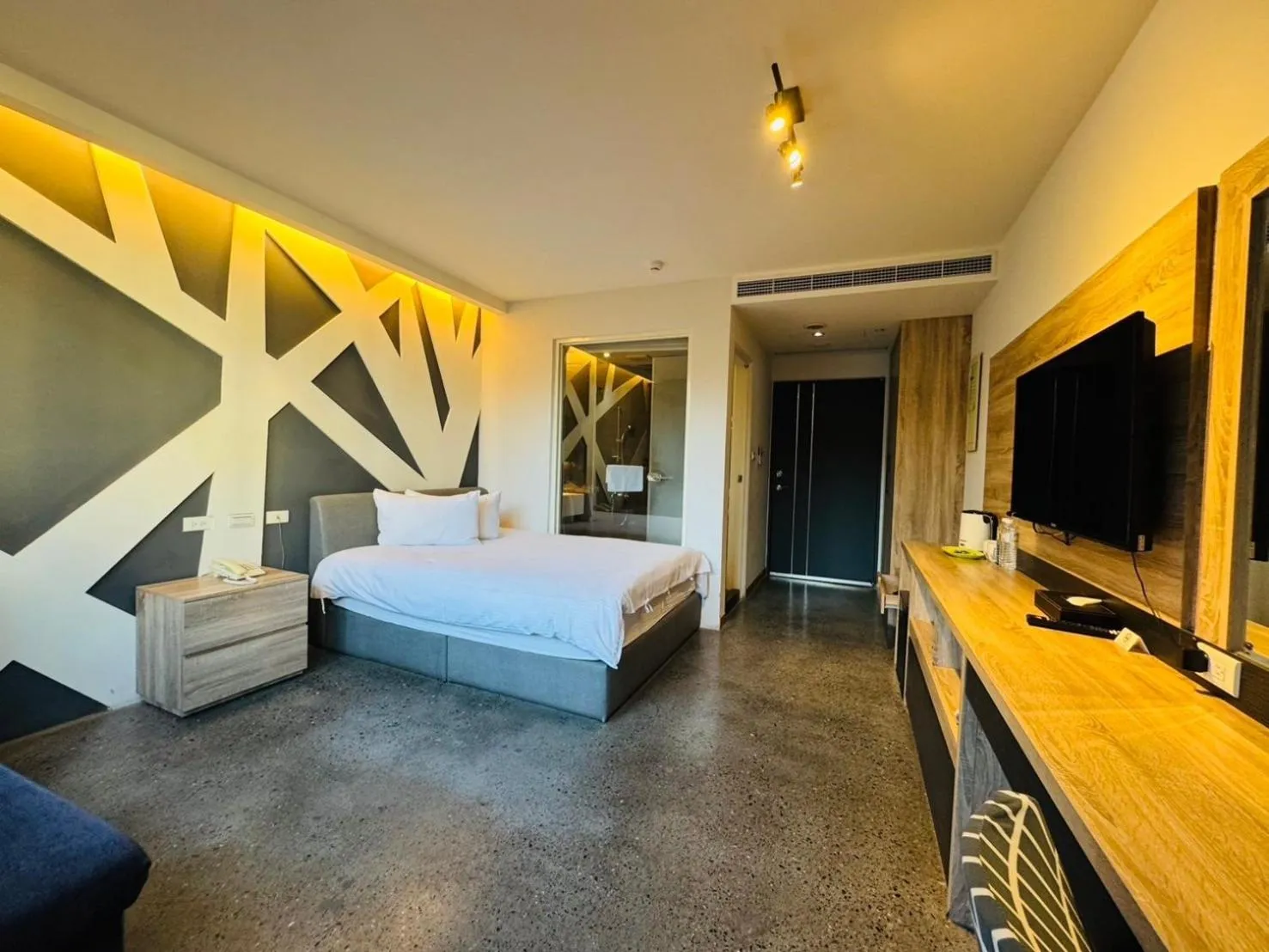 Photo of the whole room, Bed in Travel Light Hotel