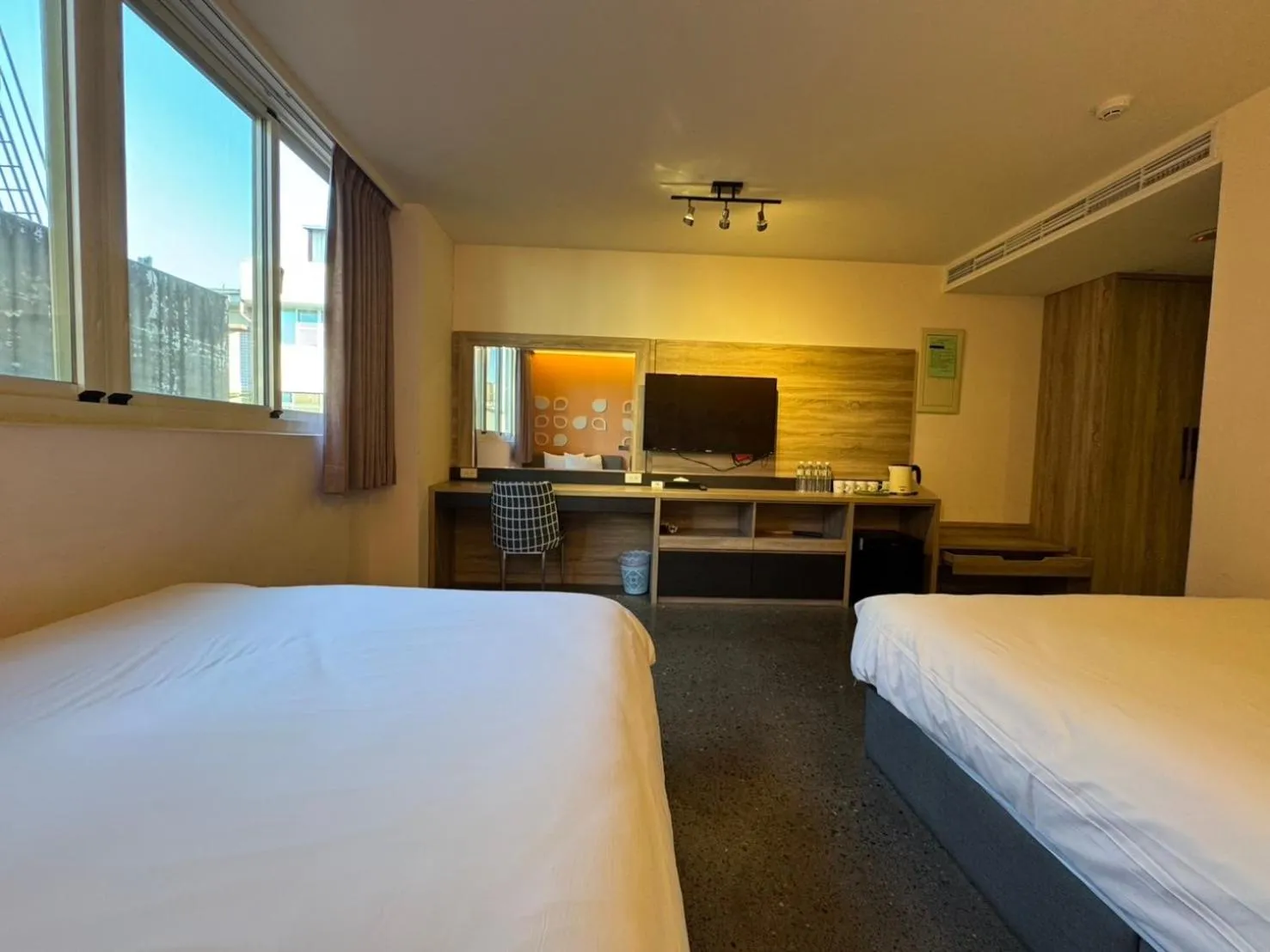 Photo of the whole room, Bed in Travel Light Hotel