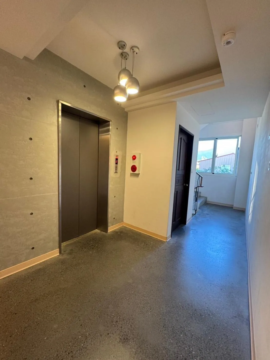 Restaurant/places to eat in Travel Light Hotel