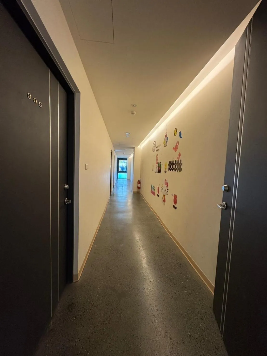 Restaurant/places to eat in Travel Light Hotel