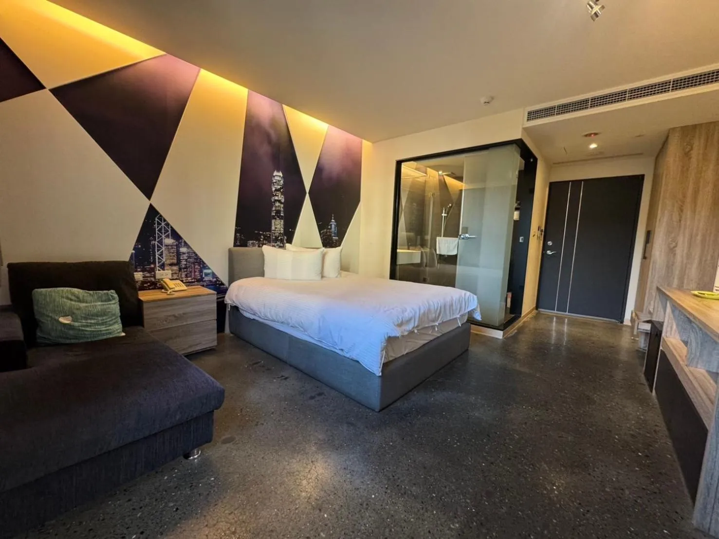 Photo of the whole room, Bed in Travel Light Hotel