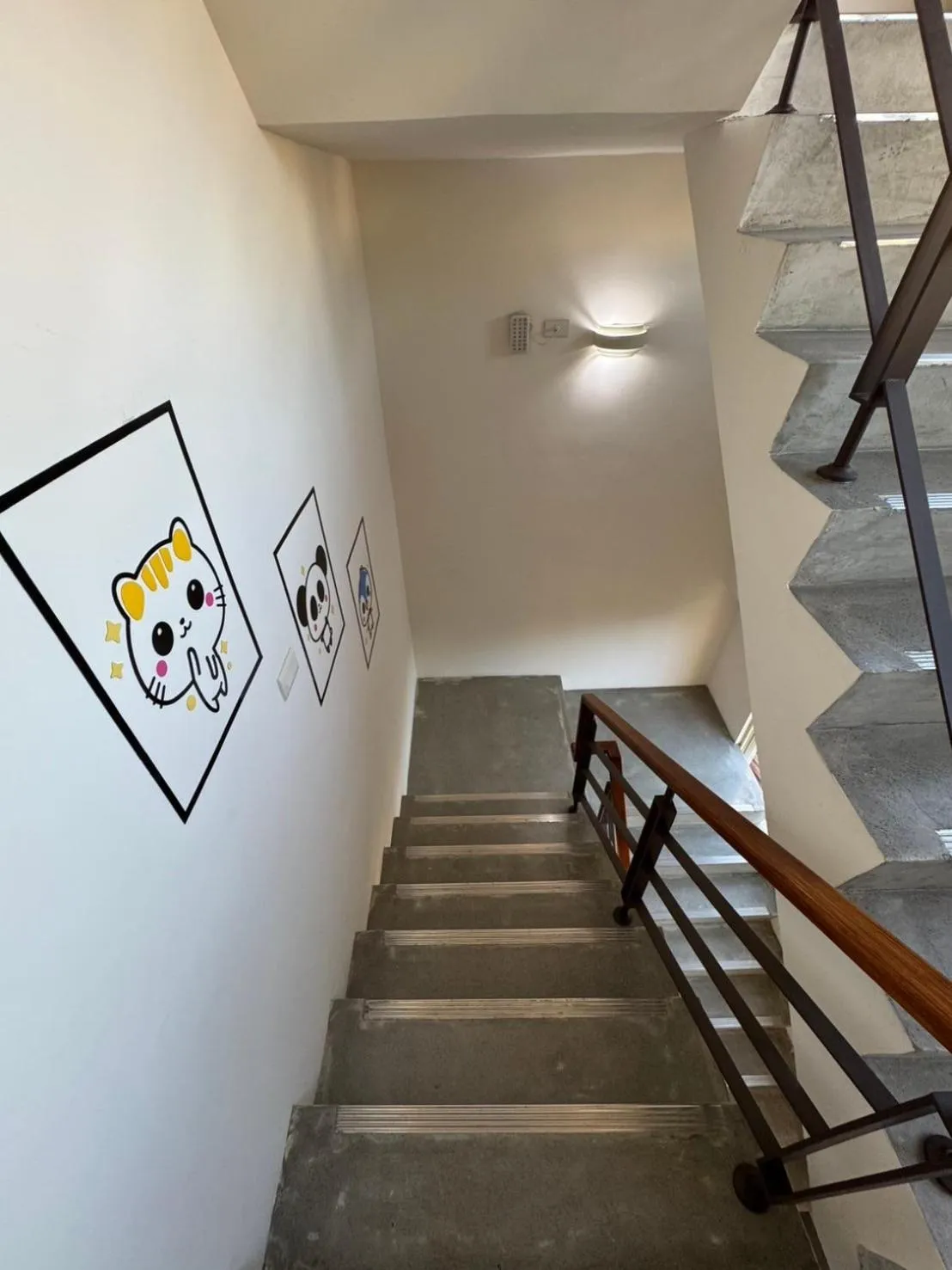 Restaurant/places to eat in Travel Light Hotel