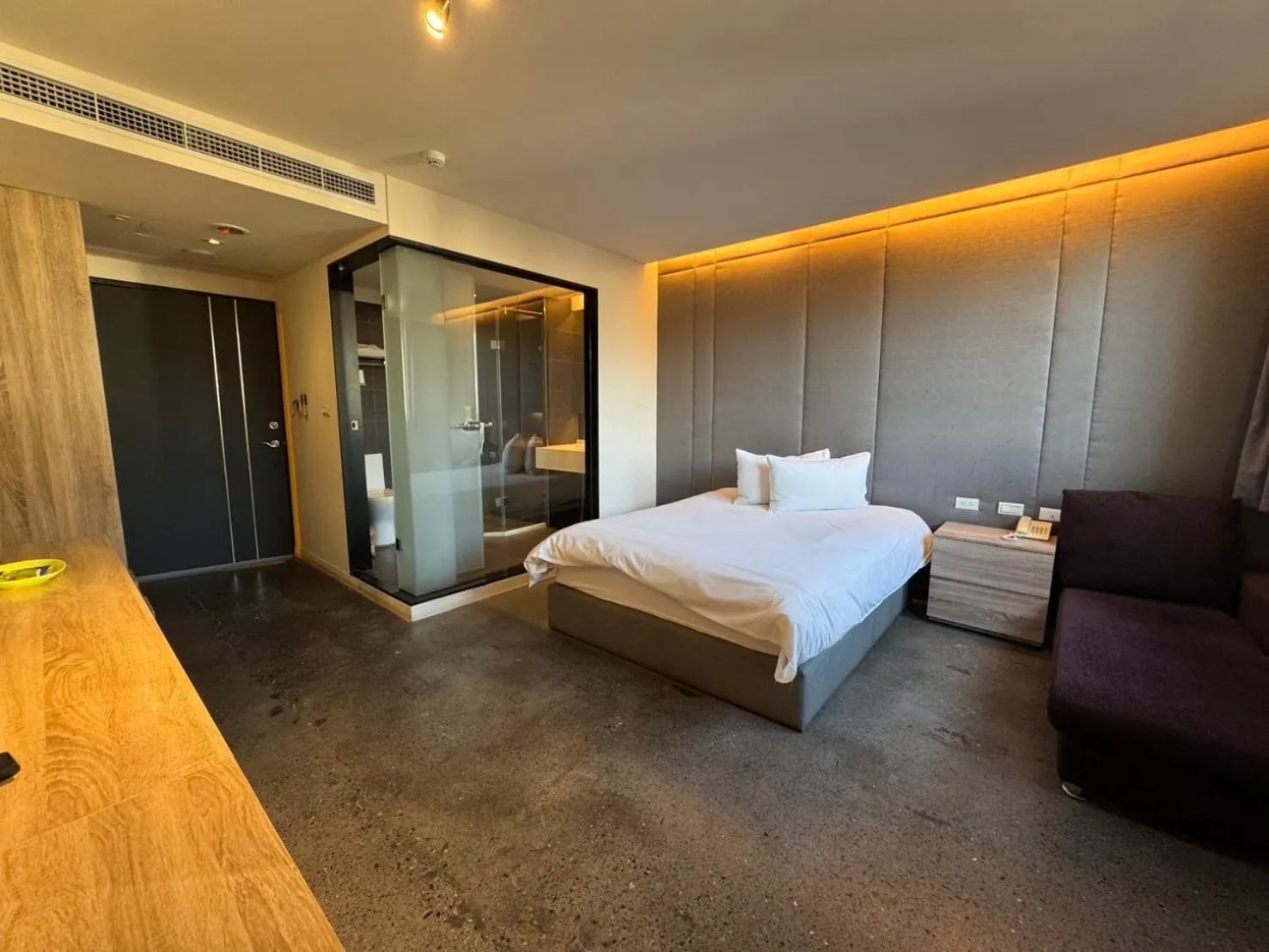 Photo of the whole room, Bed in Travel Light Hotel