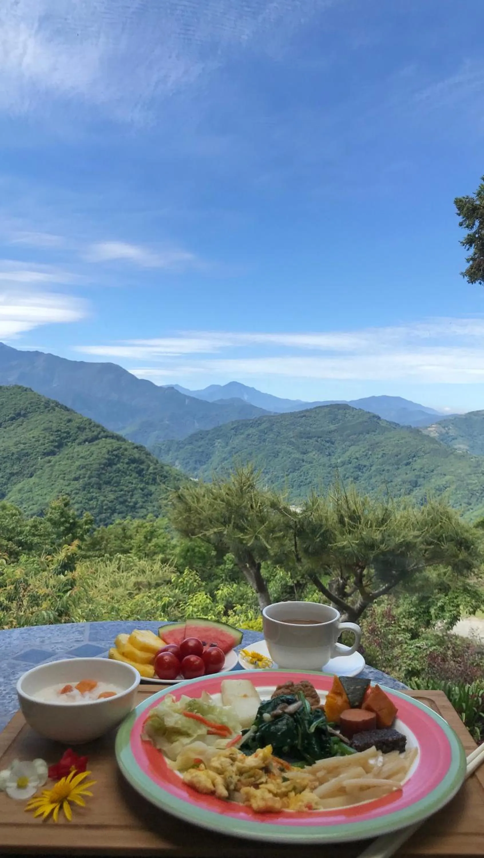 Breakfast in Margaret Garden Villa