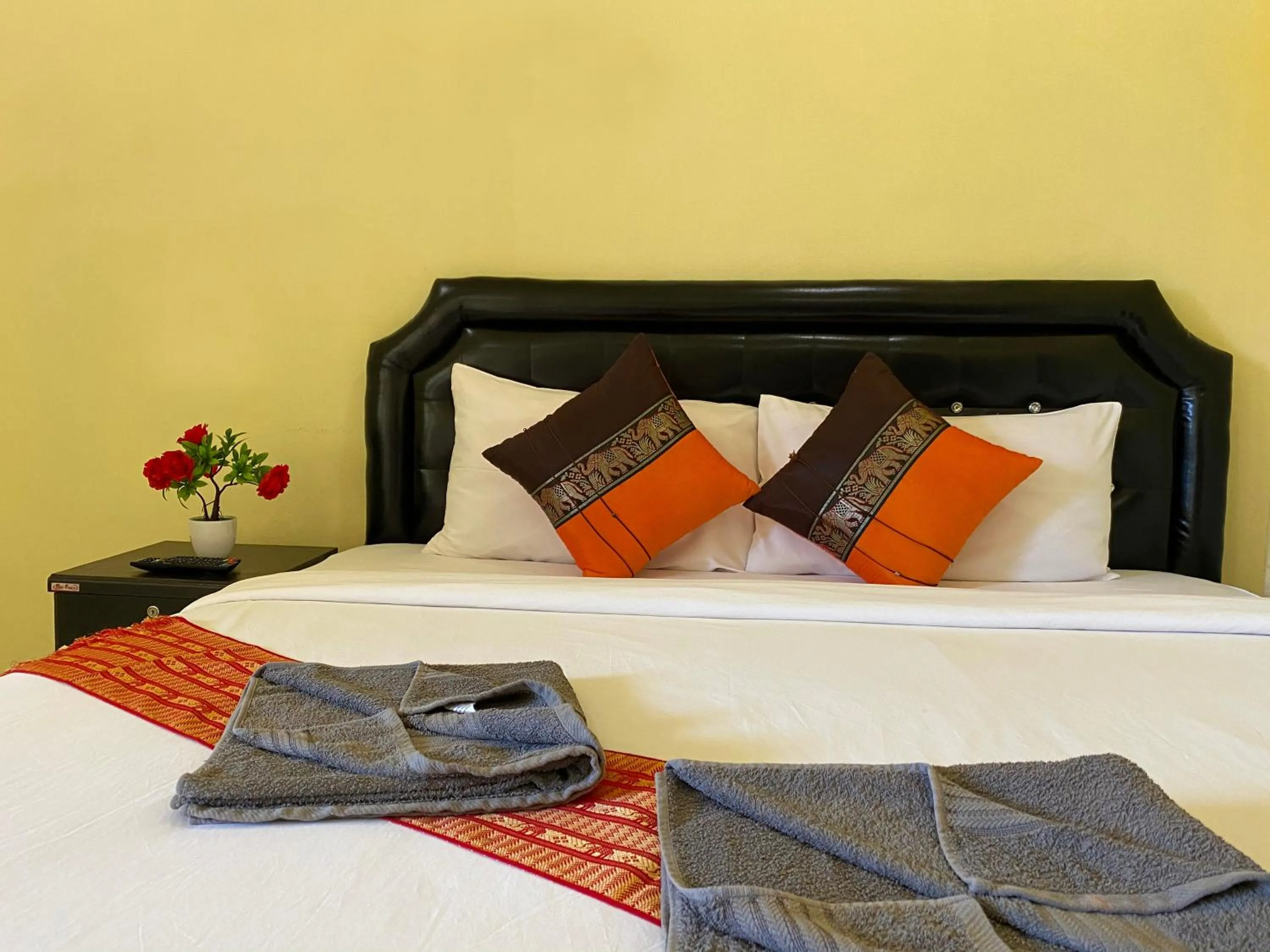 Bed in Everest Resort Samui - SHA Plus