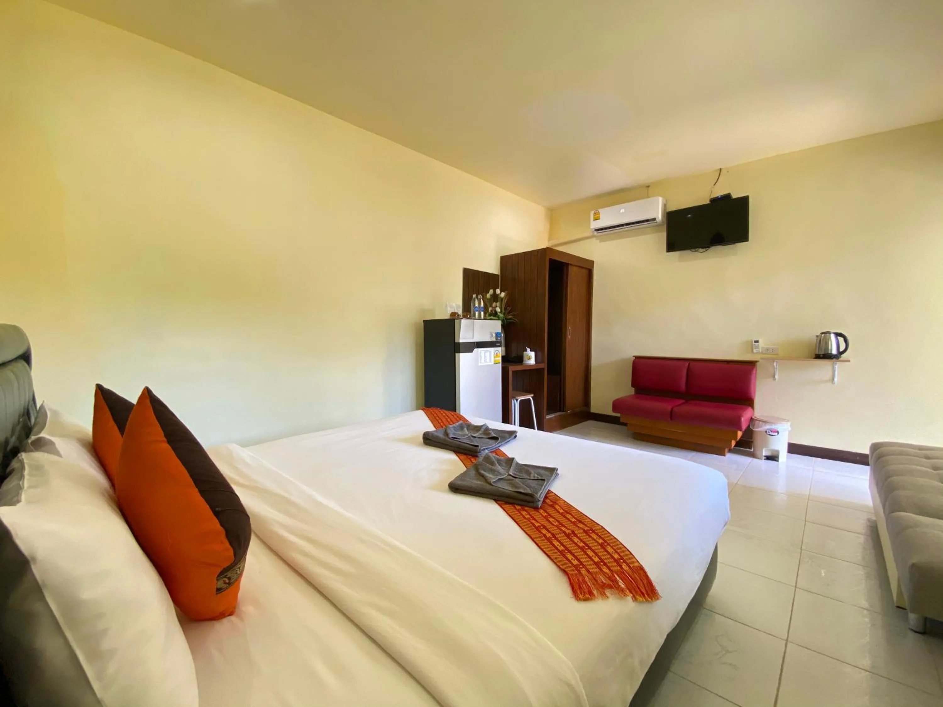 Bed in Everest Resort Samui - SHA Plus