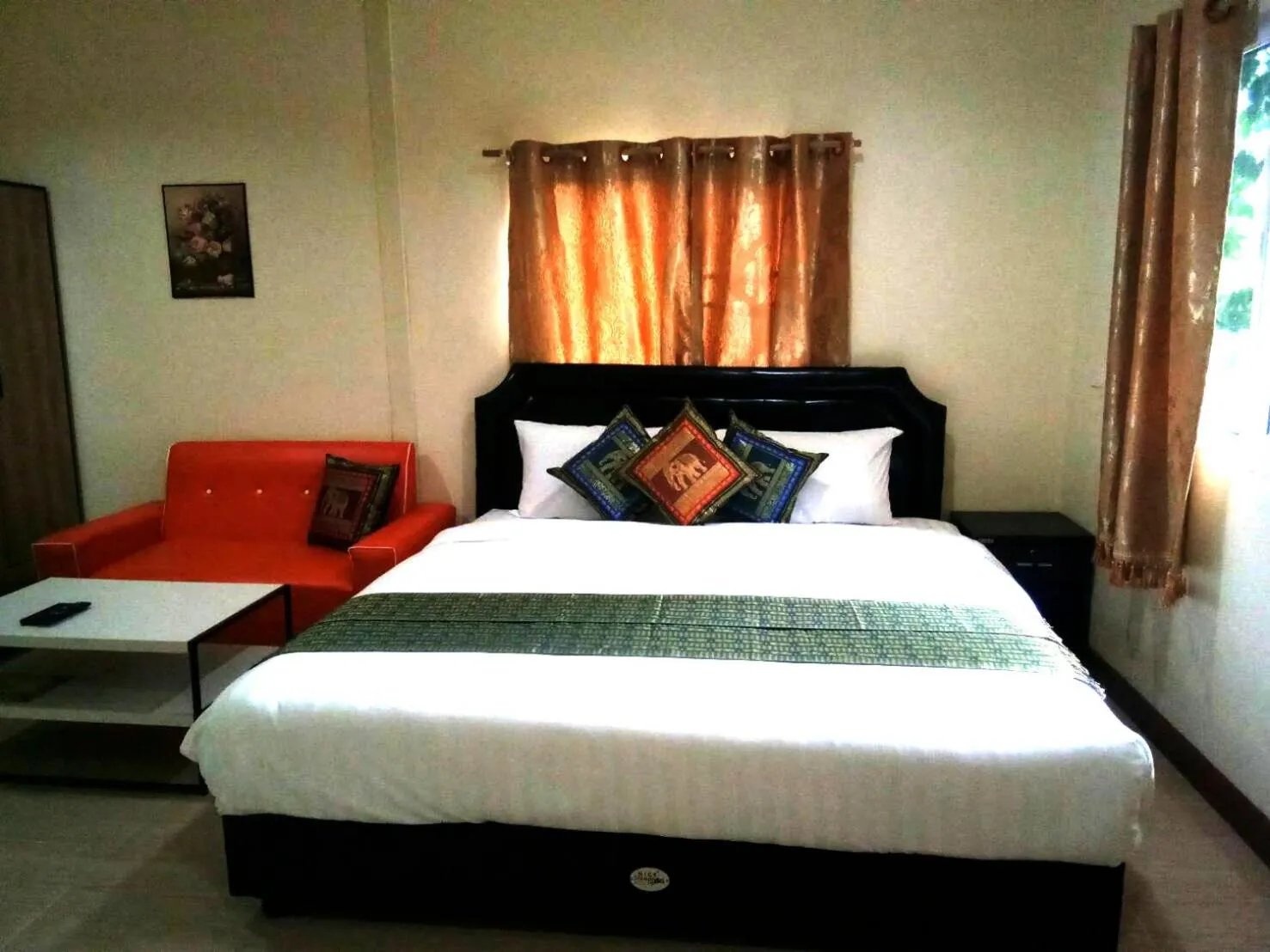 Bed in Everest Resort Samui - SHA Plus