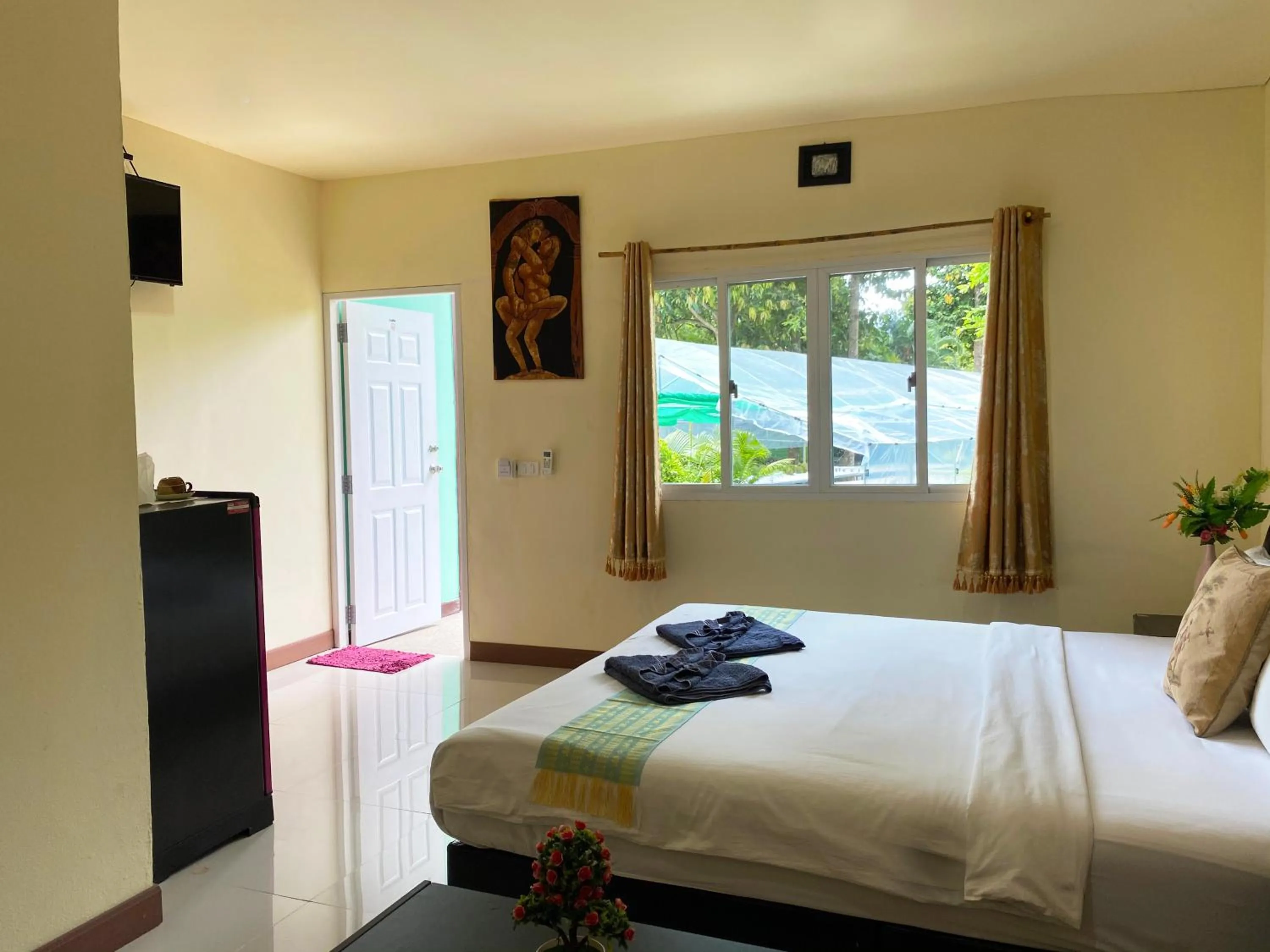 Bed in Everest Resort Samui - SHA Plus