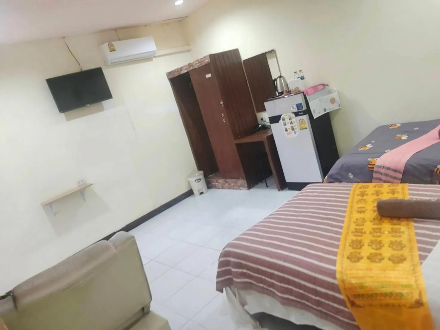 Bed in Everest Resort Samui - SHA Plus